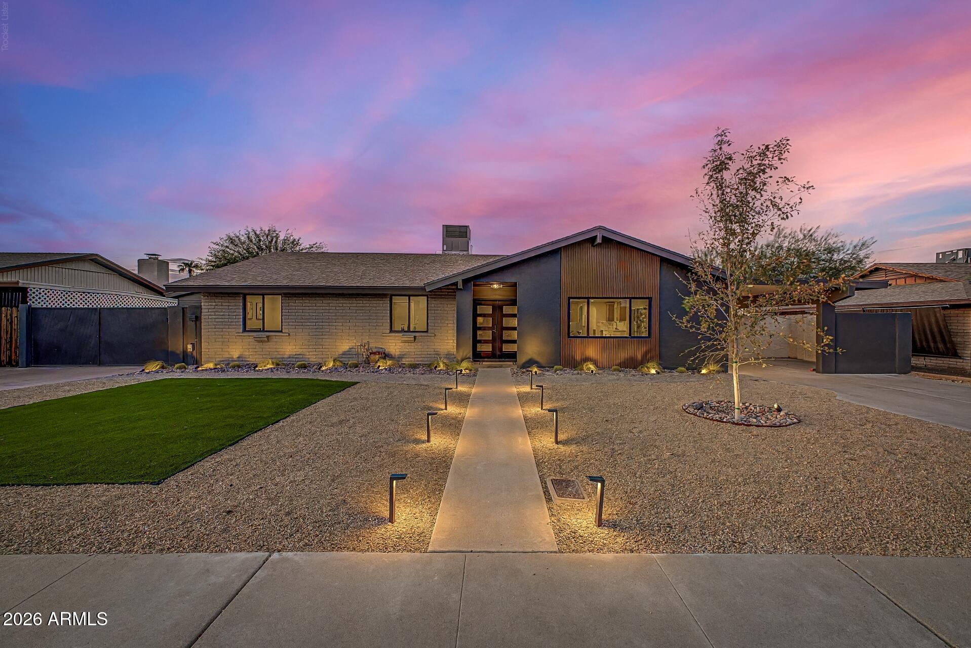 2808 E LUPINE Avenue