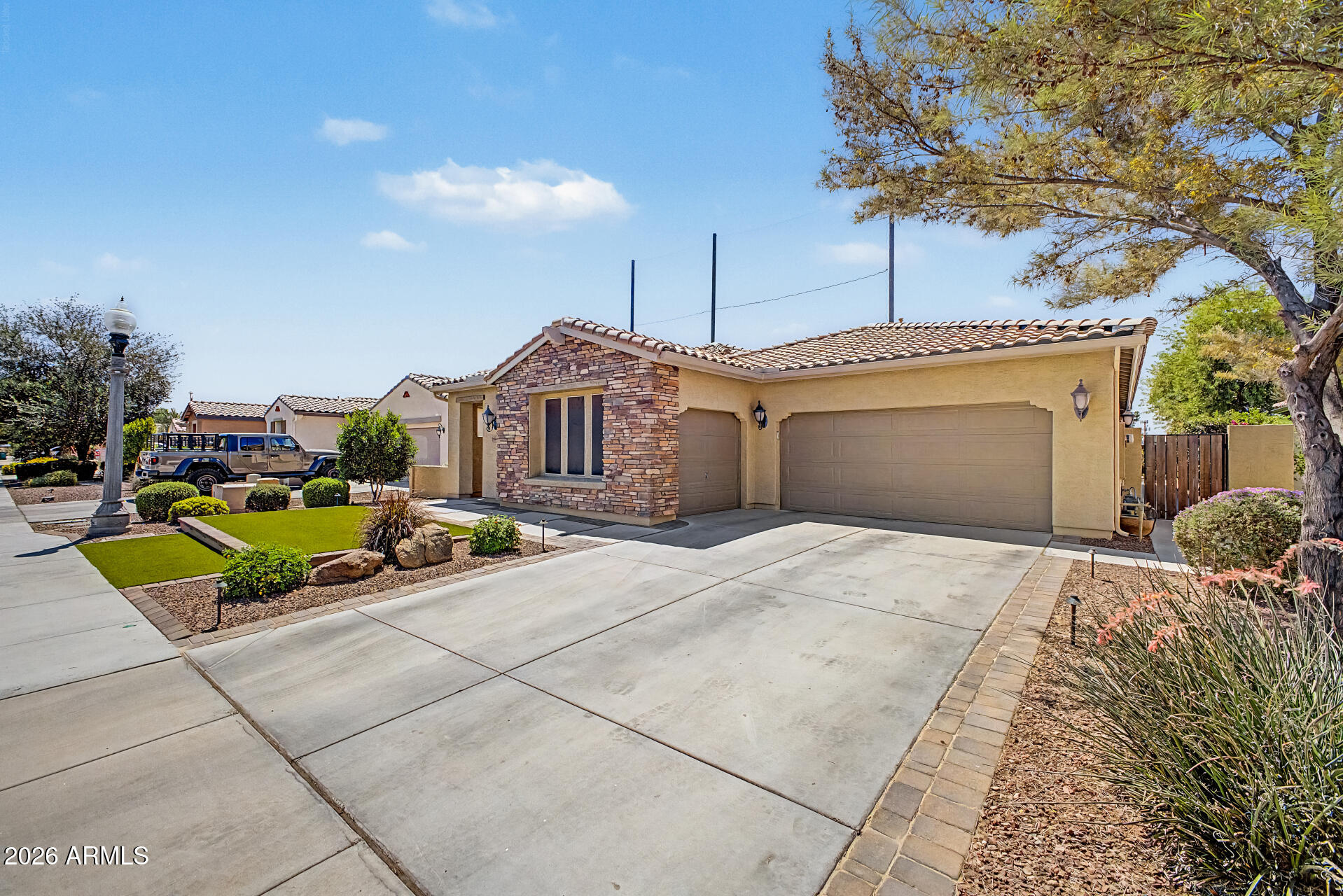 14841 W LUNA Drive S