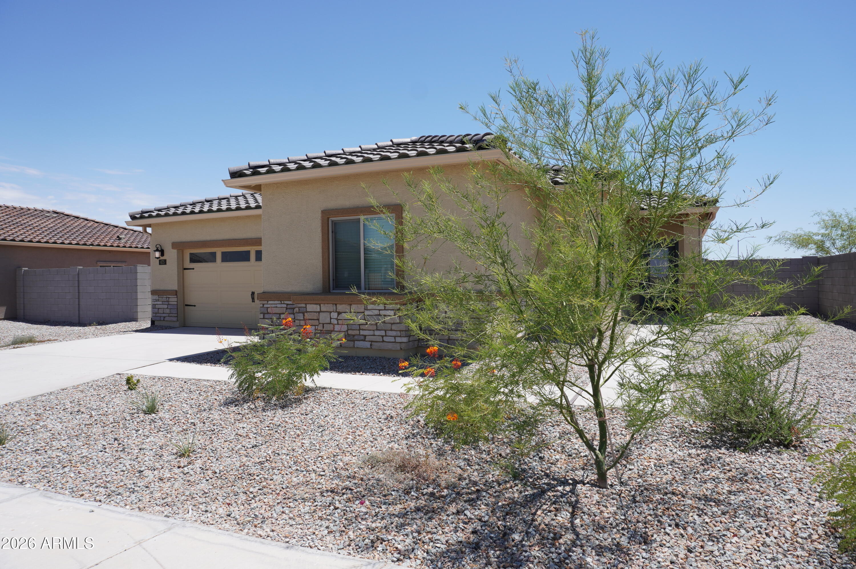 675 W CROWNED DOVE Trail