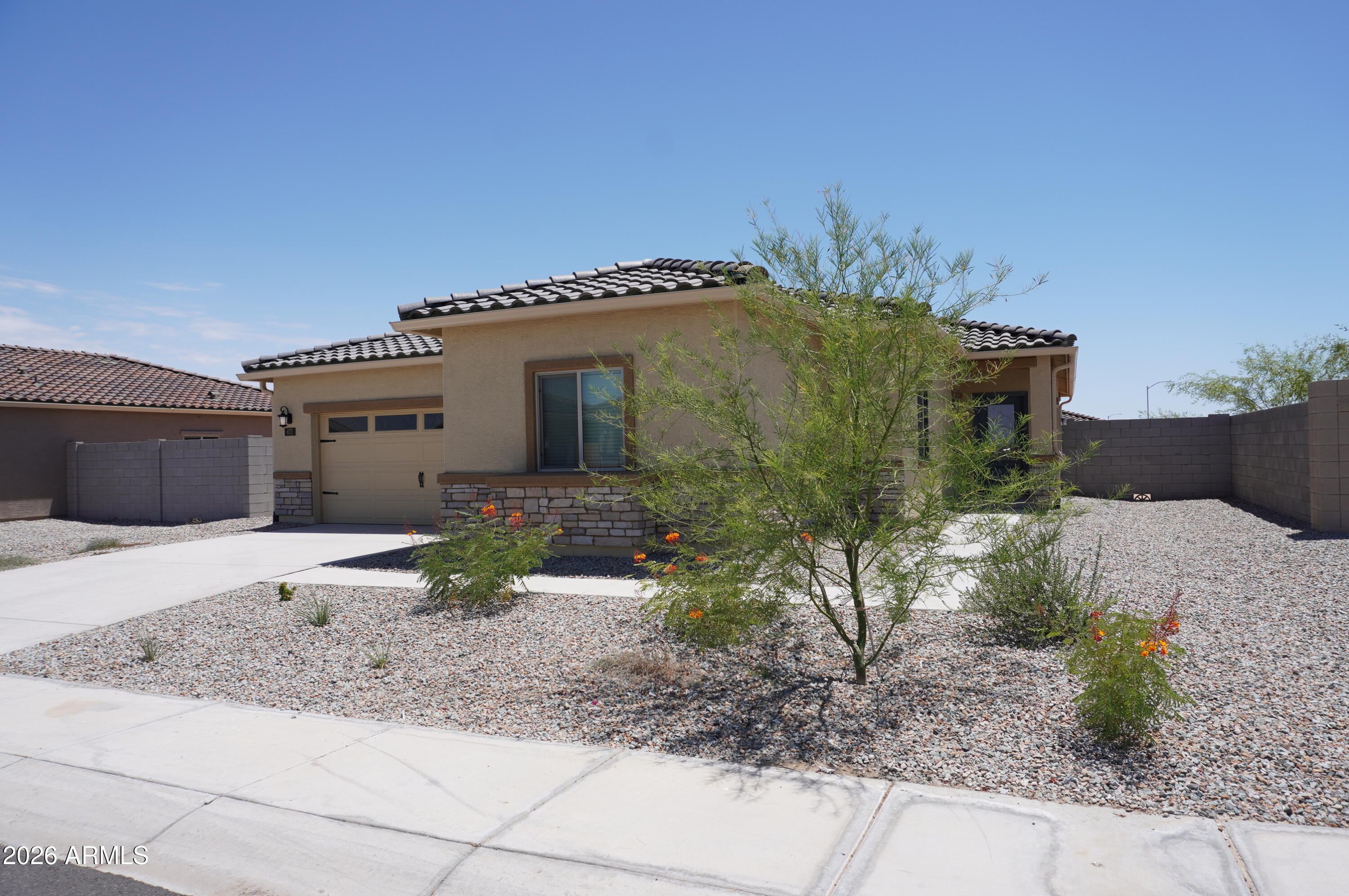 675 W CROWNED DOVE Trail