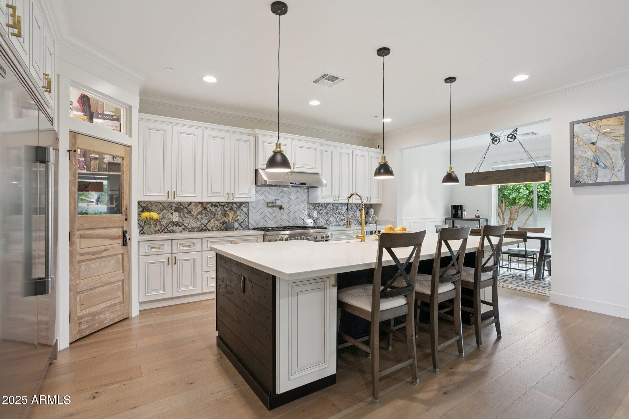 8449 E LINCOLN Drive