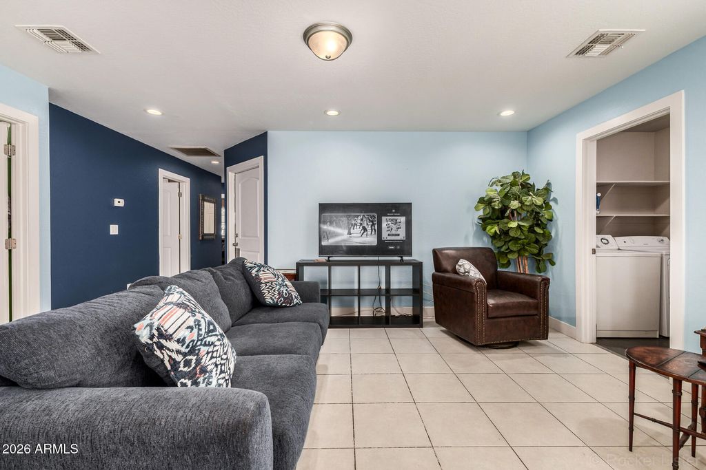 Photo of 438 N 63rd Lane, Phoenix, AZ 85043 (MLS # 6999140)