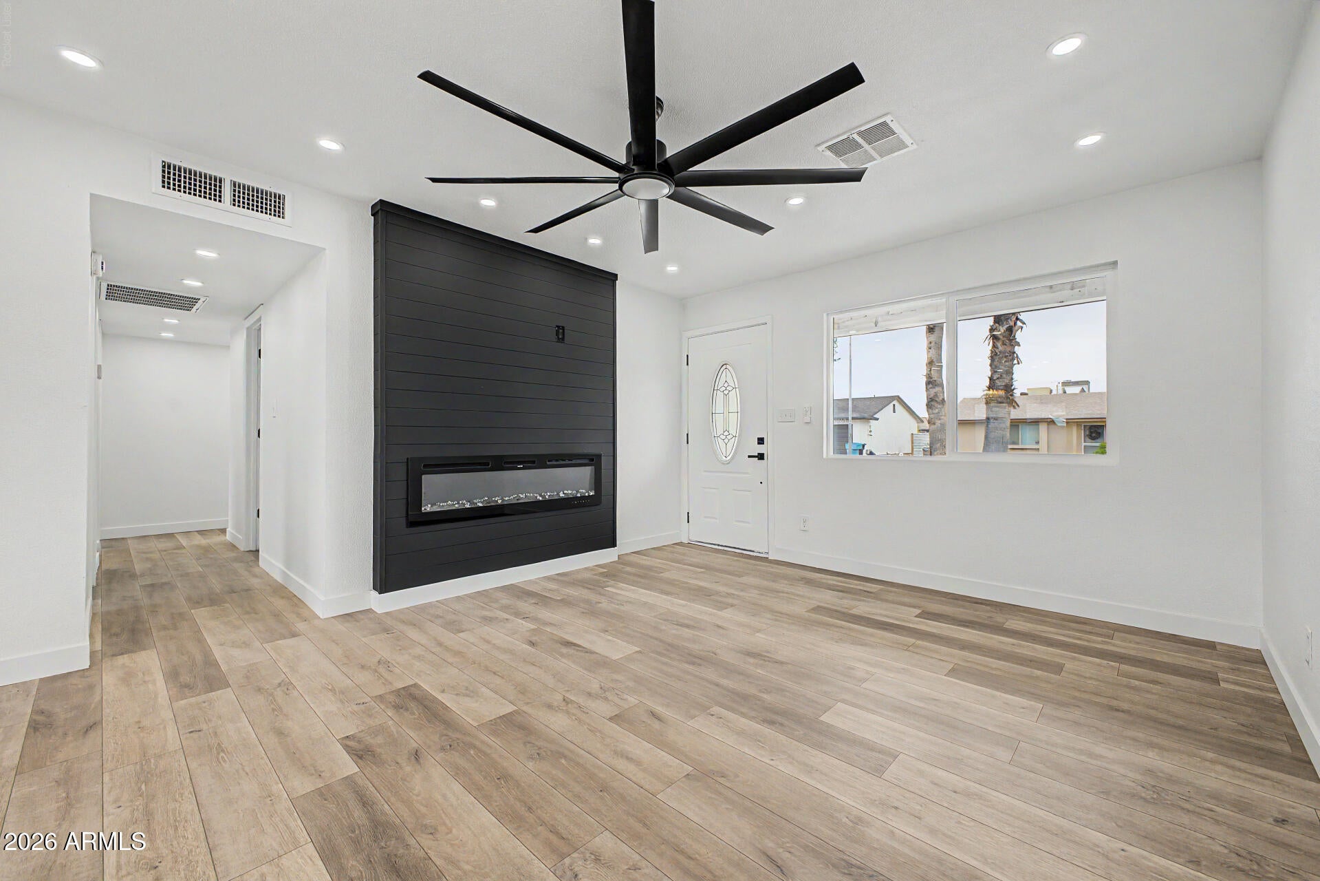 3226 W LIBBY Street