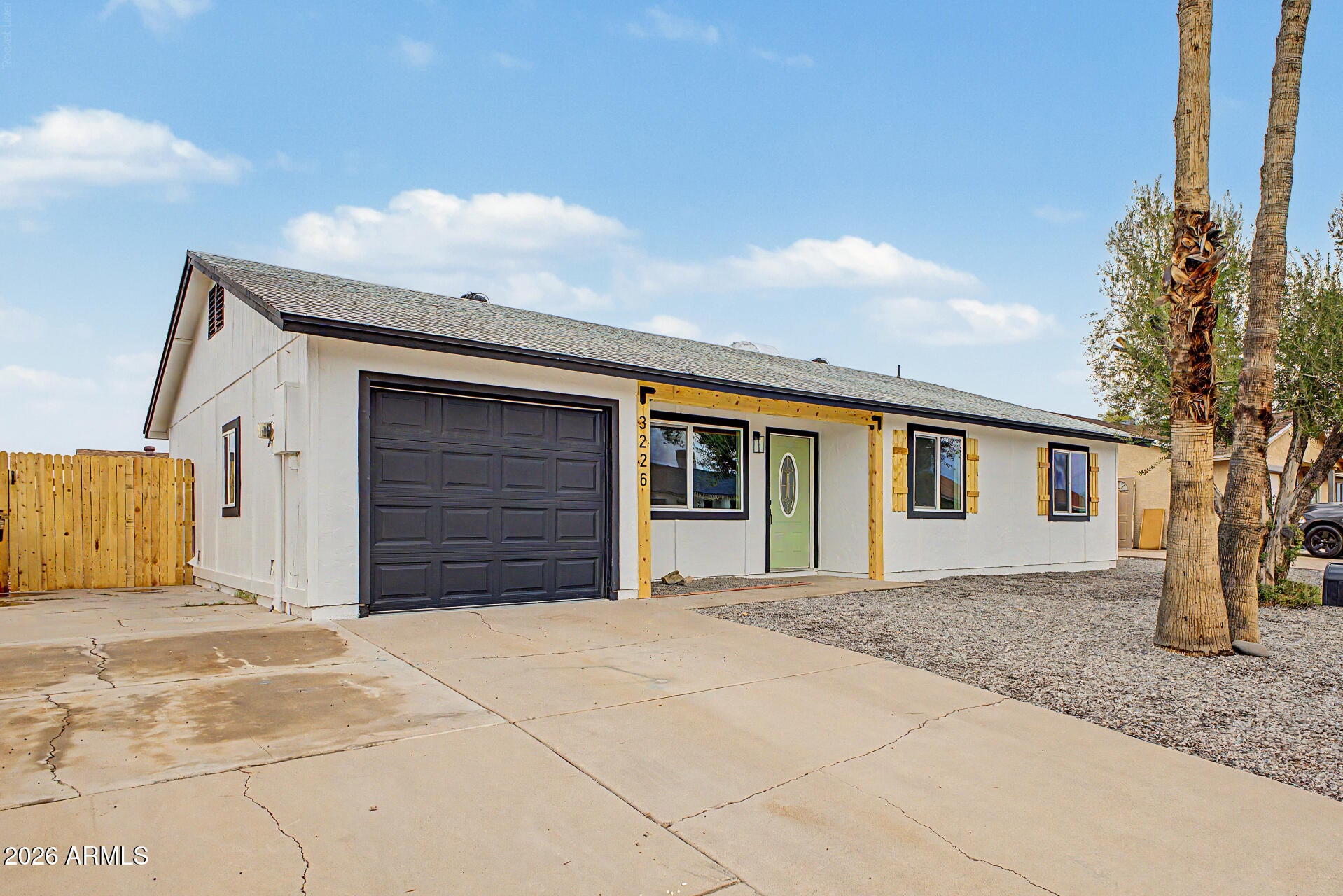 3226 W LIBBY Street