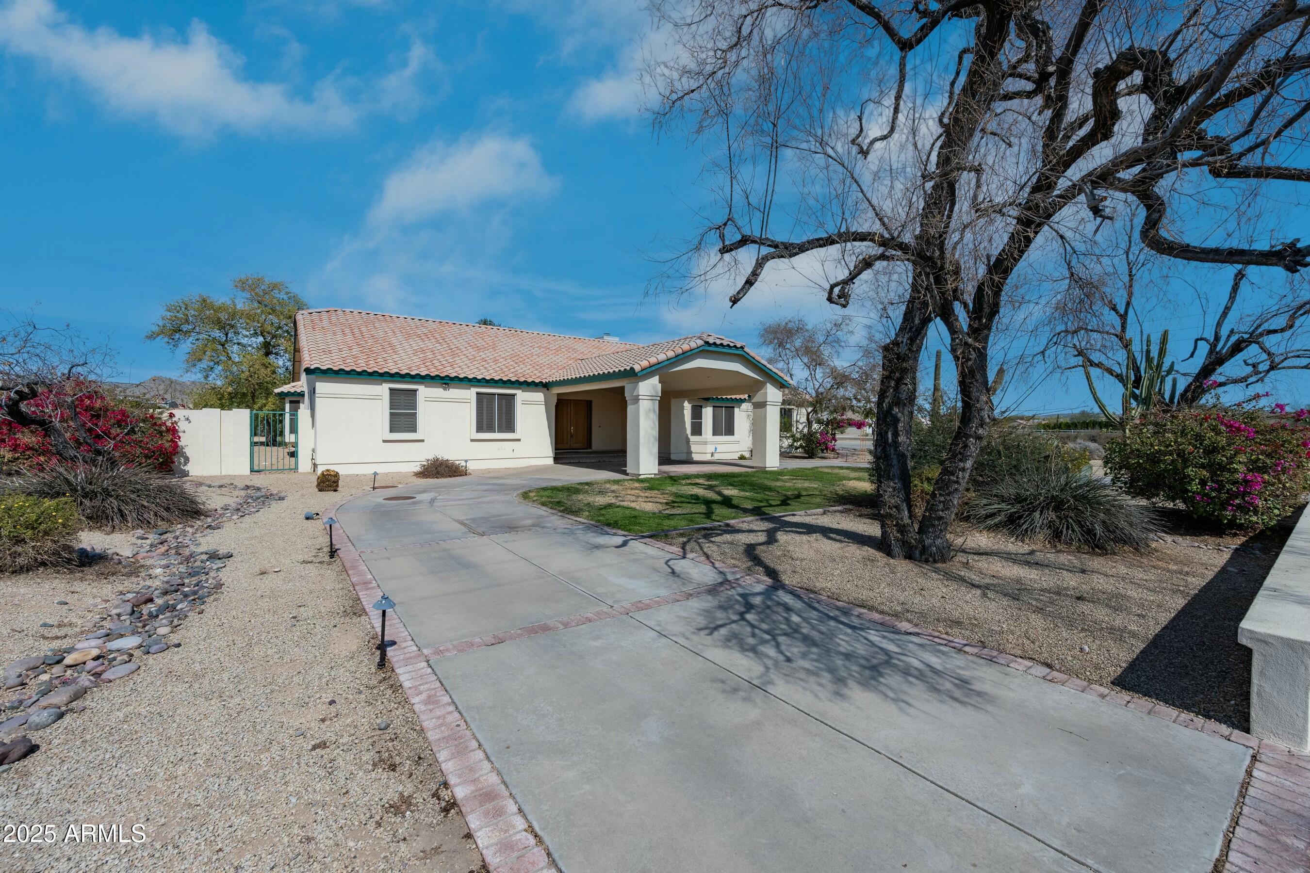 8310 W DALEY Lane