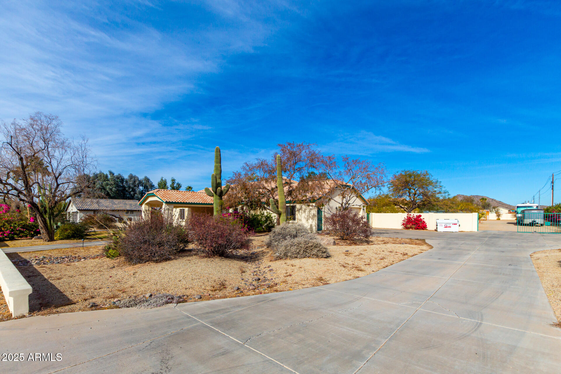 8310 W DALEY Lane