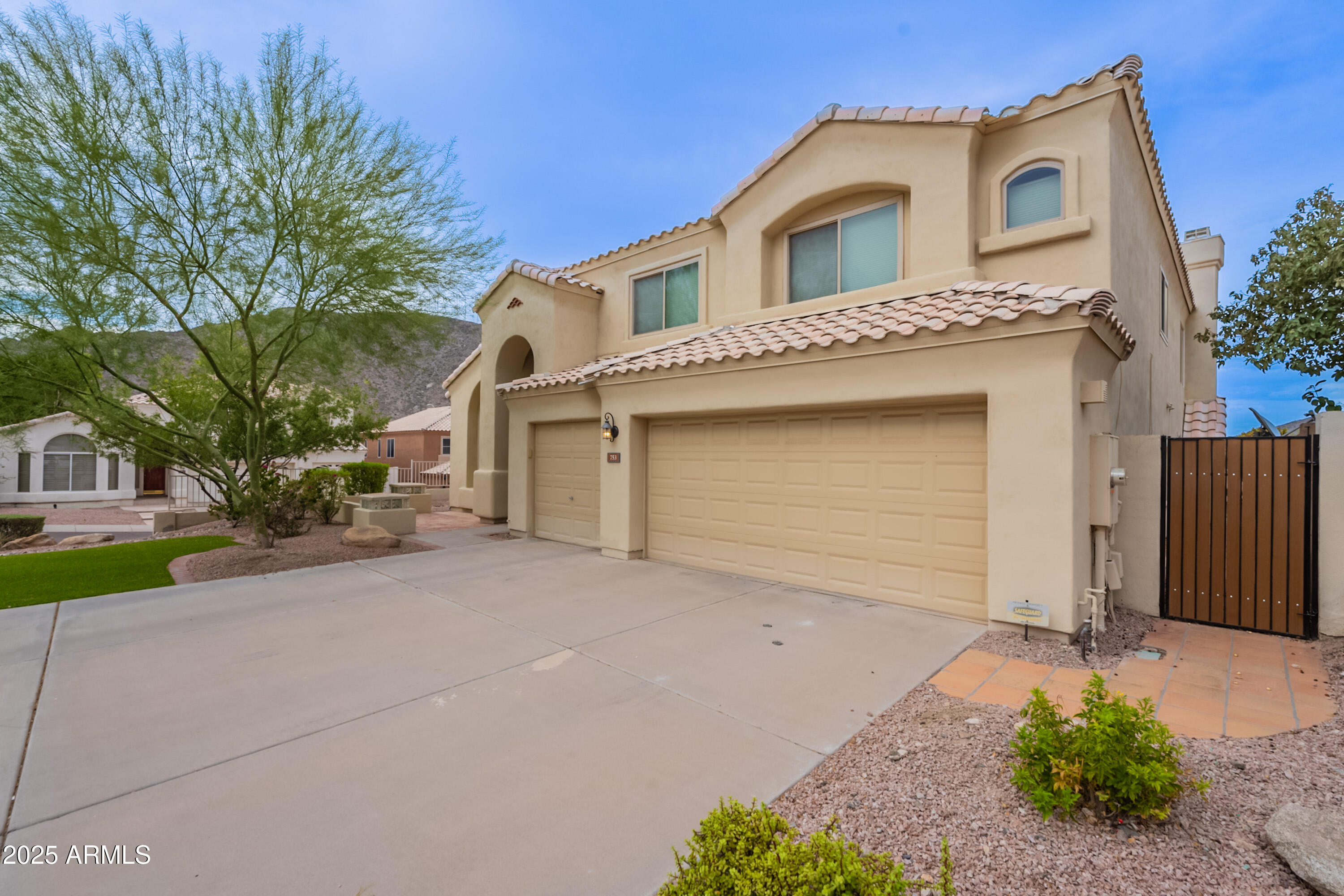 753 E MOUNTAIN SAGE Drive