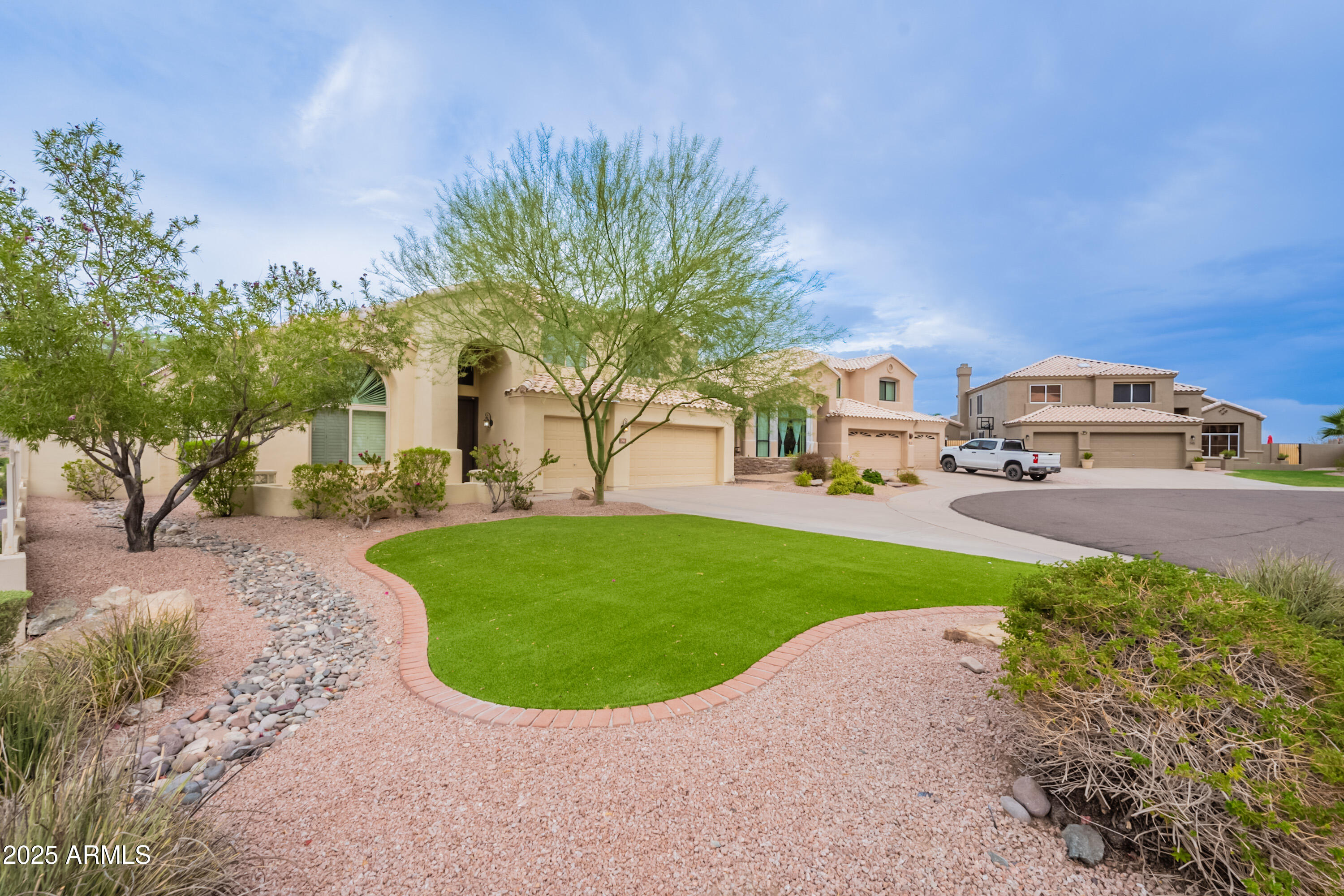 753 E MOUNTAIN SAGE Drive