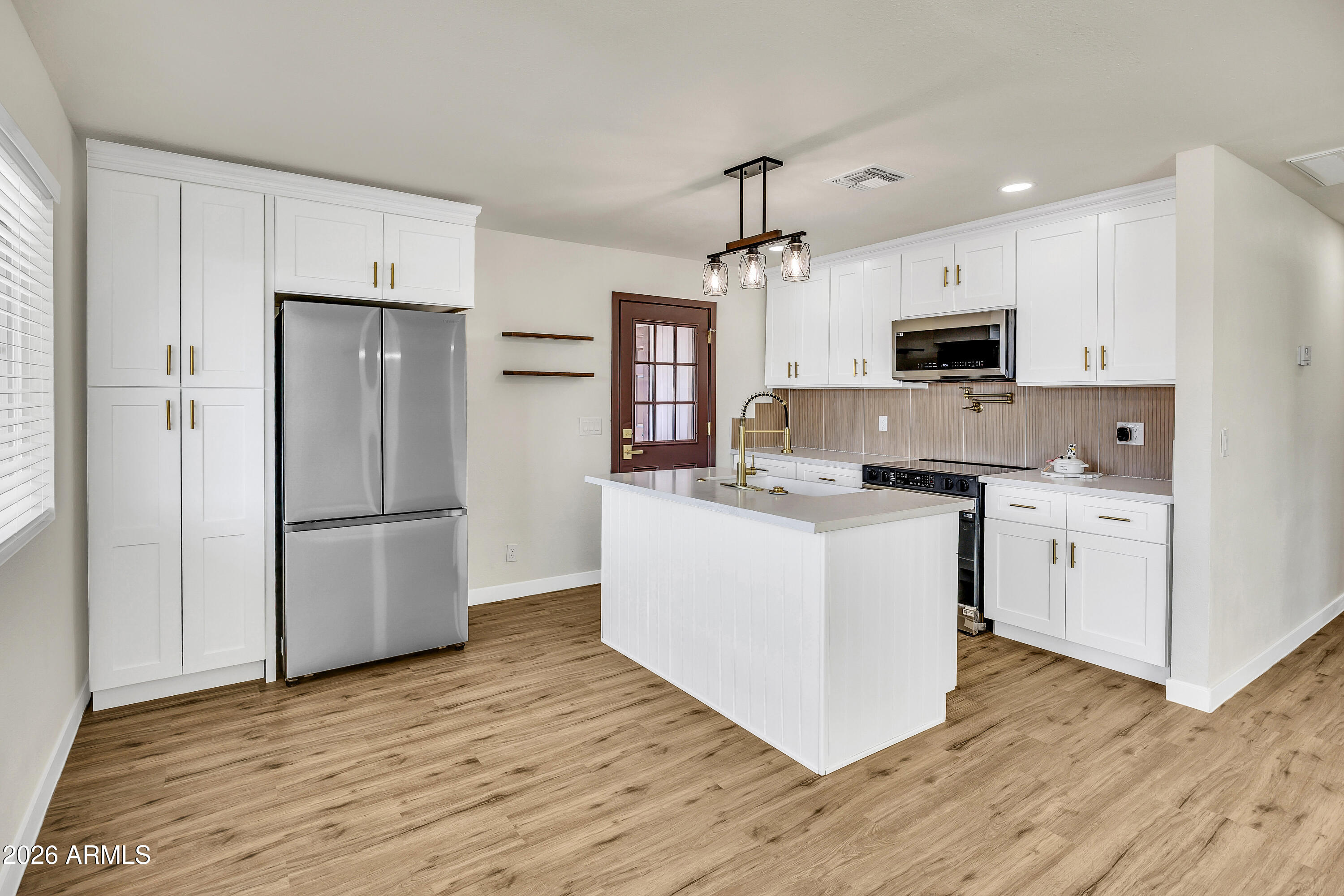 7256 E MCKELLIPS Road