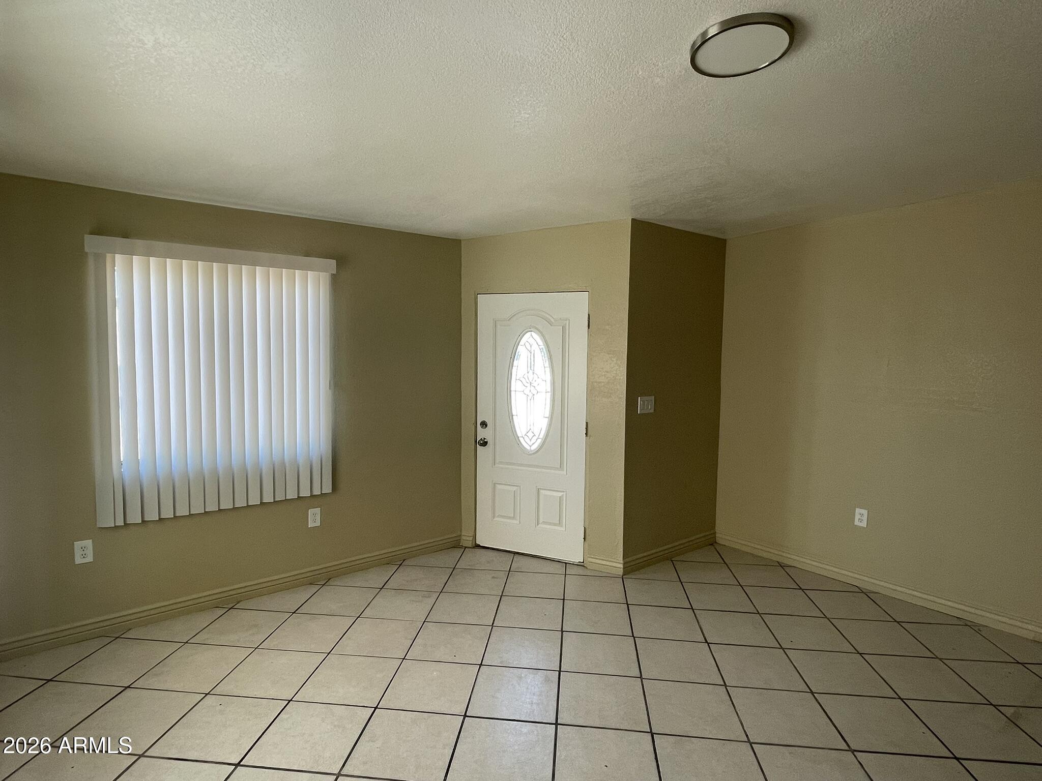 1701 E HARVARD Street frnt hs