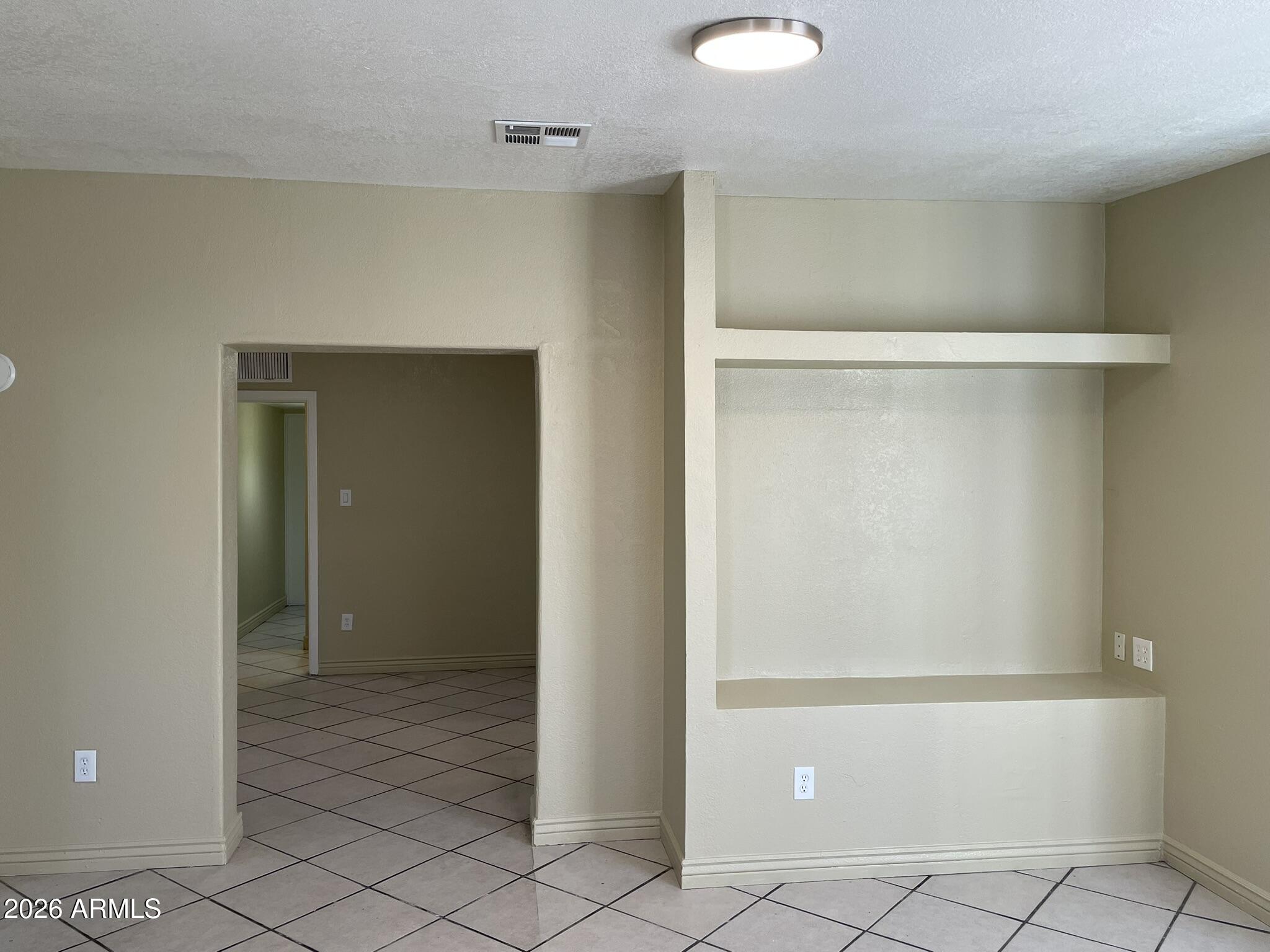 1701 E HARVARD Street frnt hs