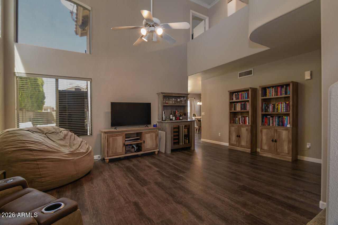 3230 E Altadena Avenue