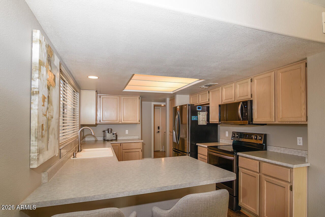 3230 E Altadena Avenue