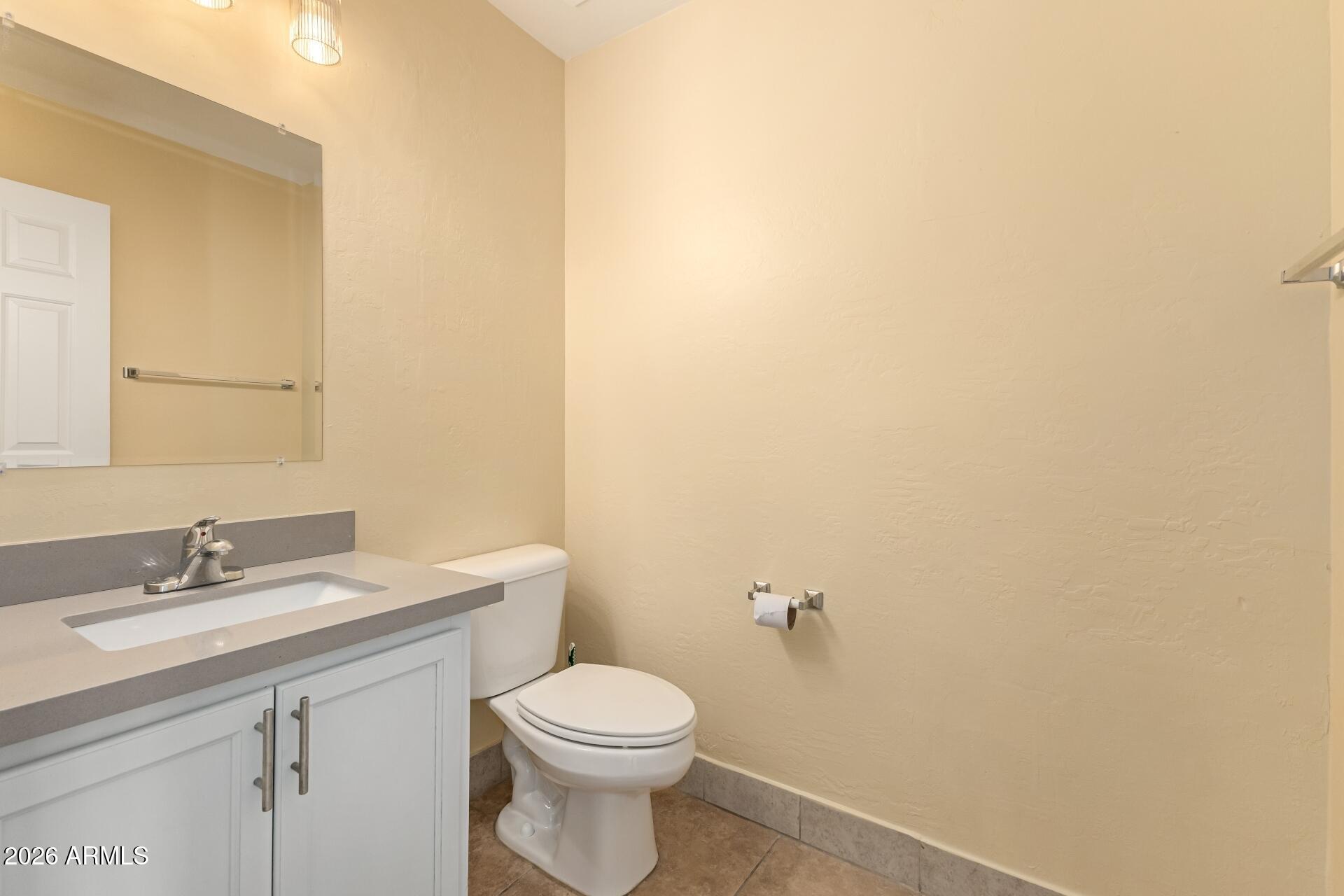 16746 W ADAMS Street