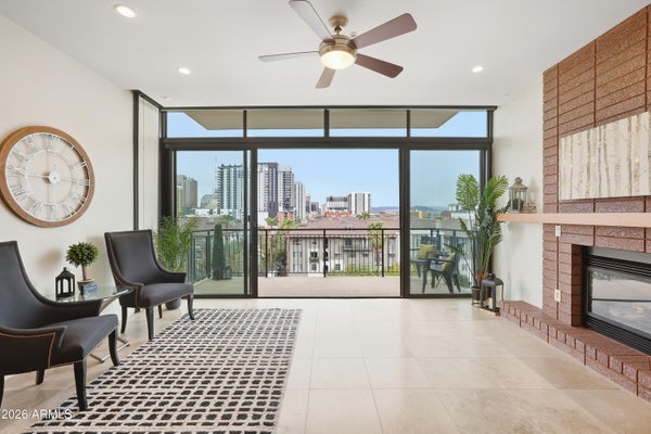 208 W PORTLAND ST UNIT 655, PHOENIX, AZ 85003 - Image ccdfee908566f024e503574bd8a79f40/128897601
