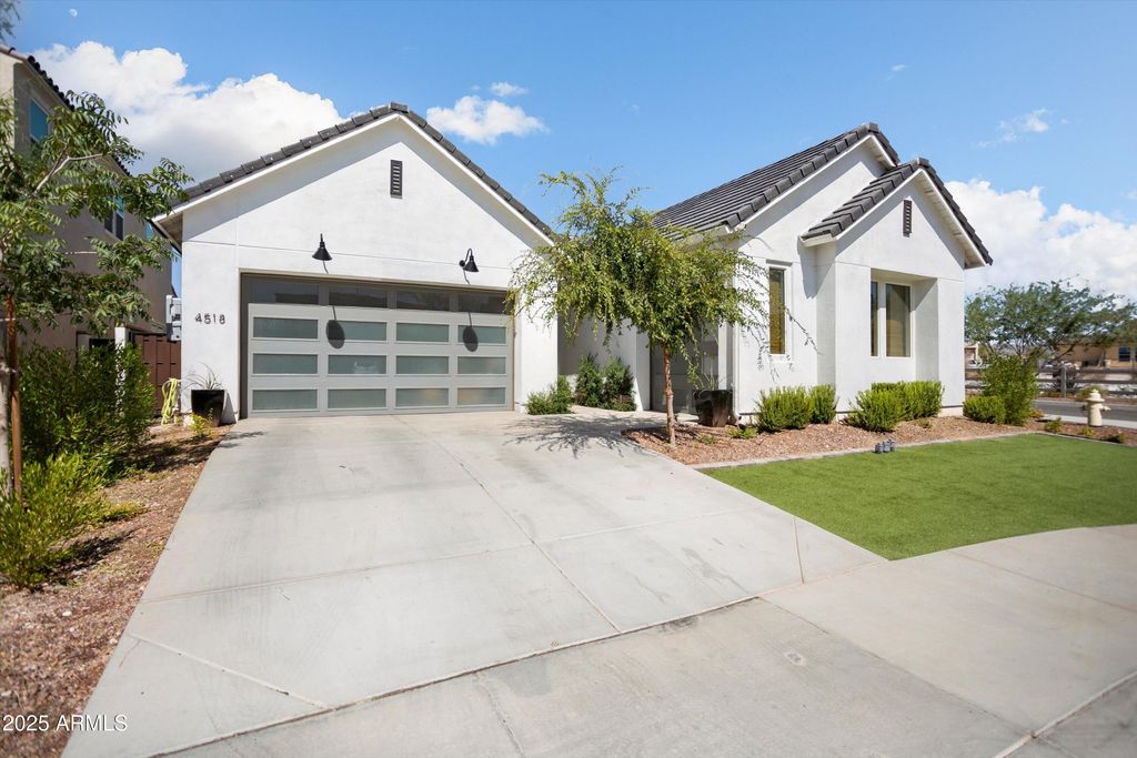 Photo of 4518 N 197th Lane, Litchfield Park, AZ 85340 (MLS # 6903223)