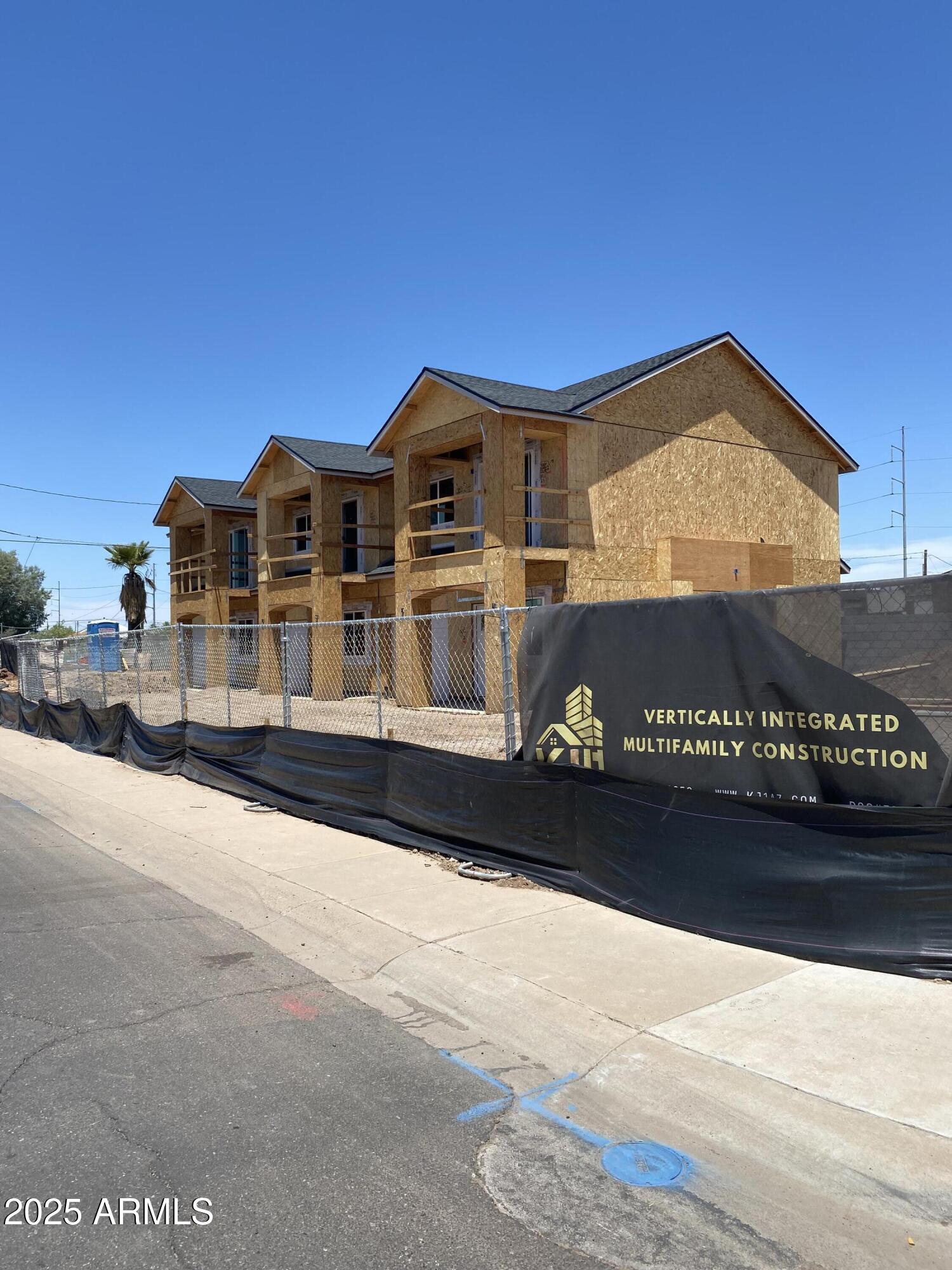 822 S 4TH Avenue
