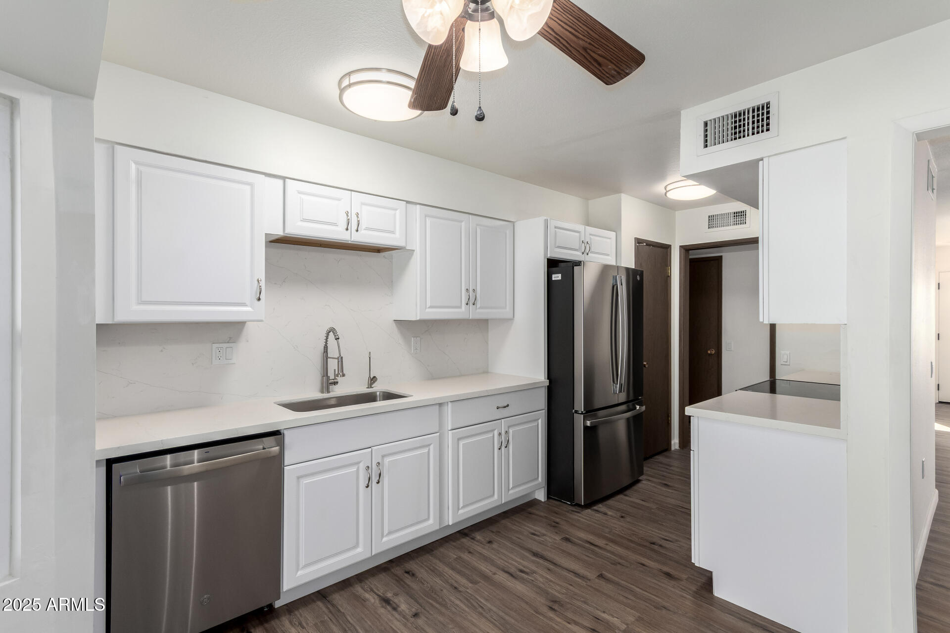 9826 W SANTA FE Drive