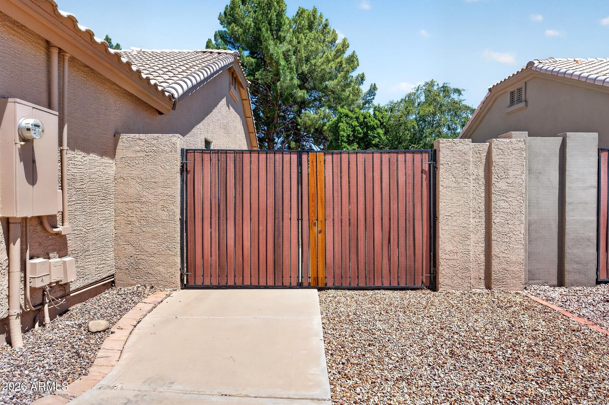 2242 E VICTOR Road