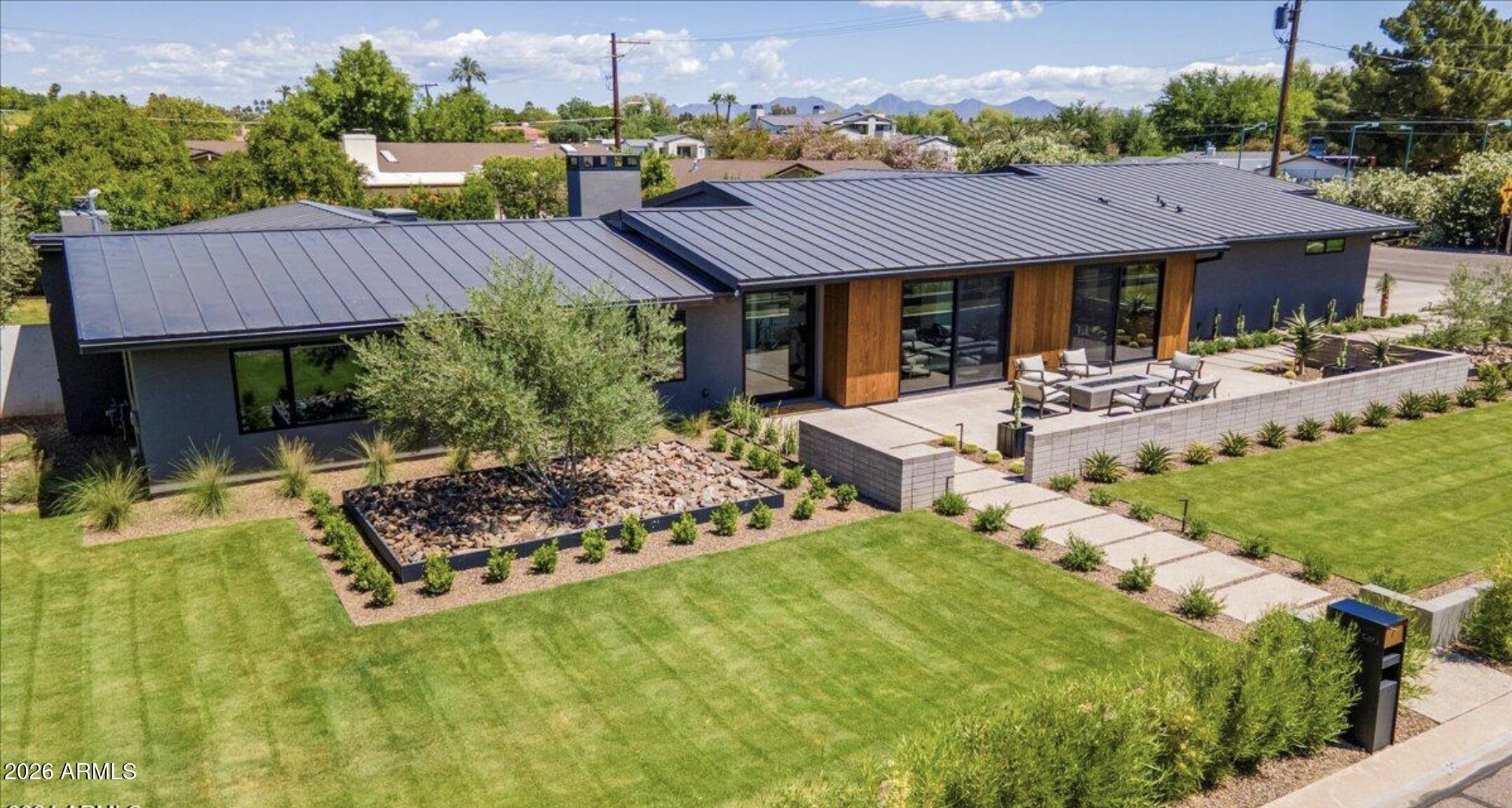 6340 E Calle Del Norte --
