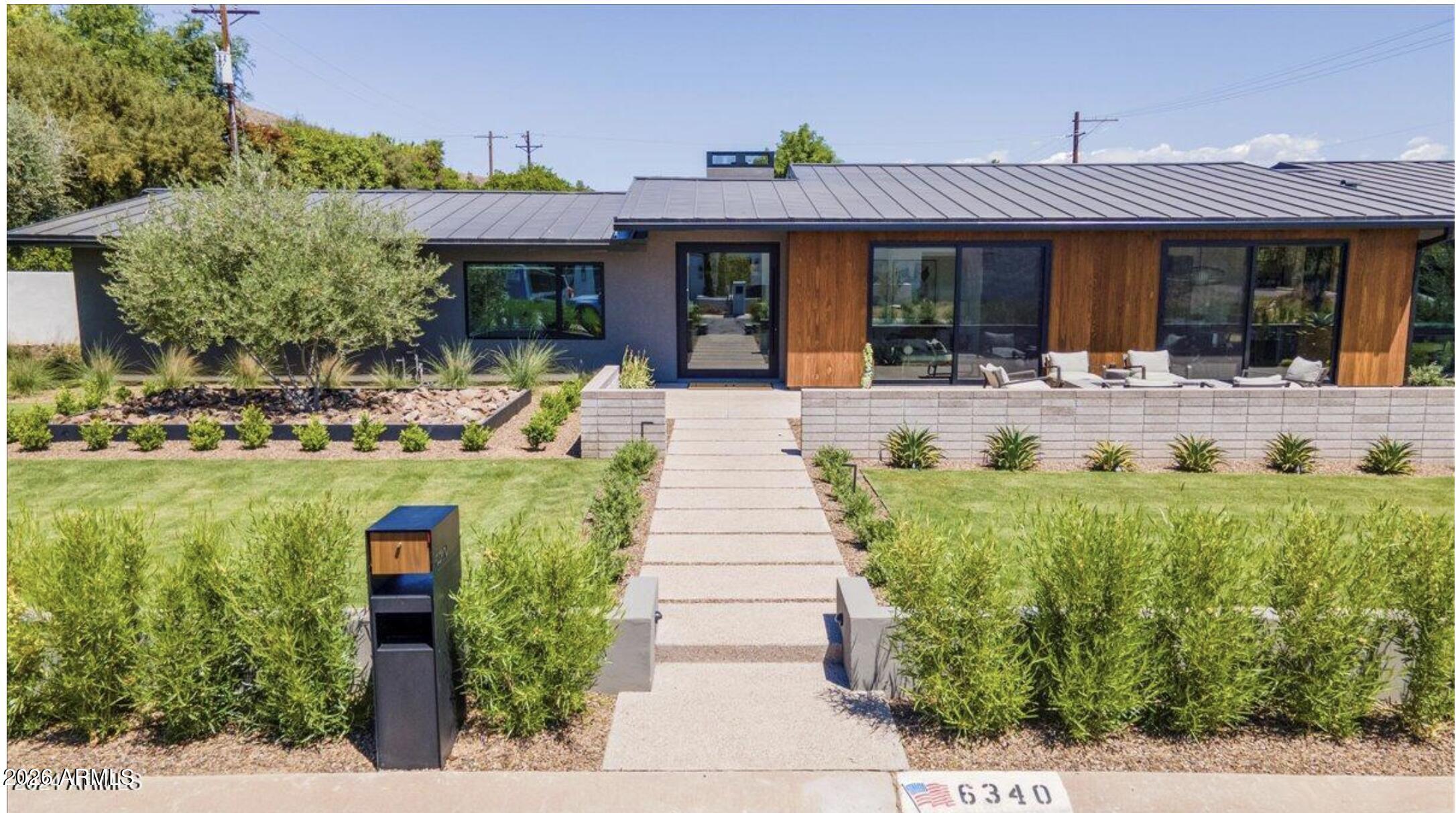 6340 E Calle Del Norte --