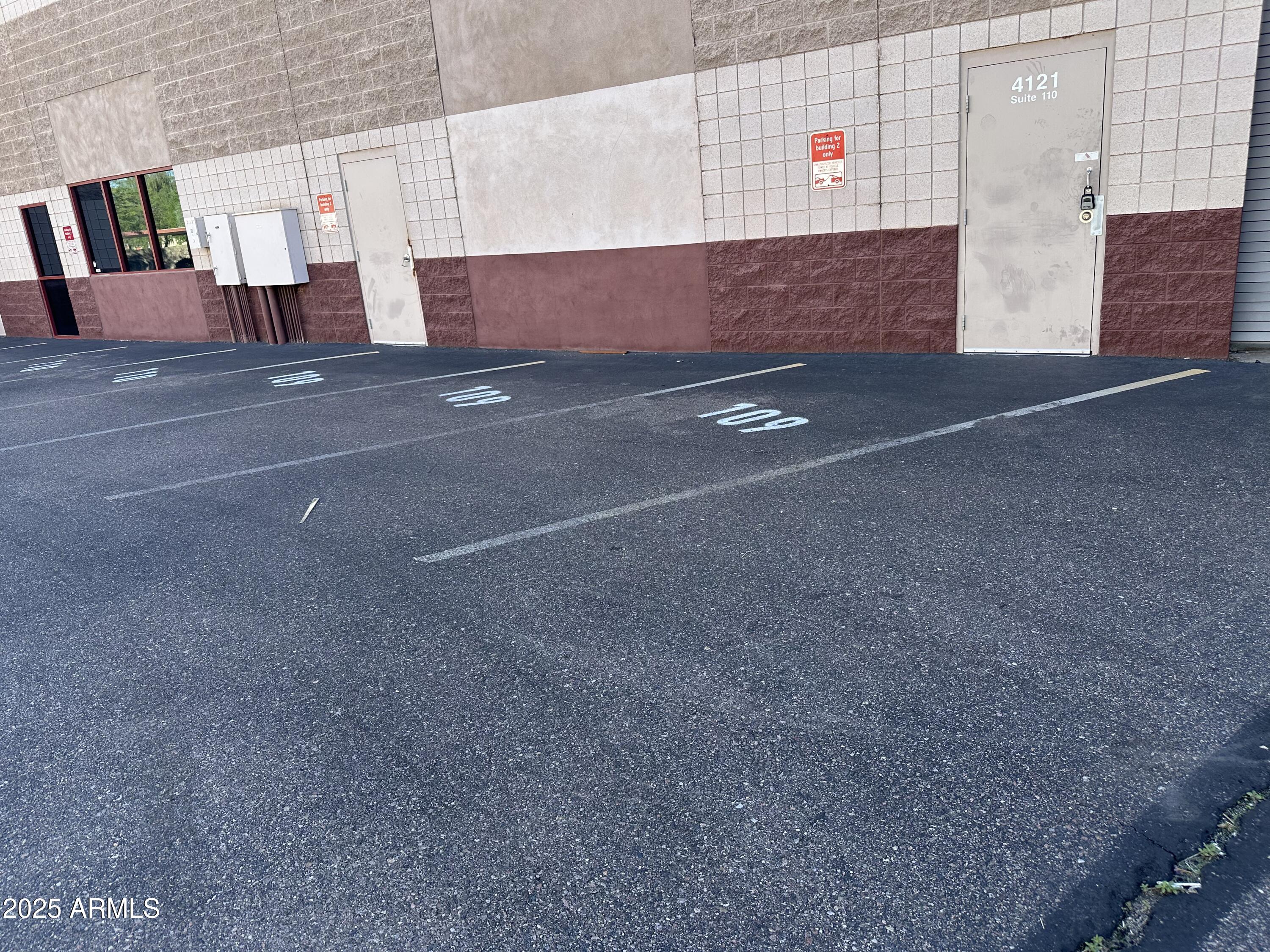 4121 E VALLEY AUTO Drive 109