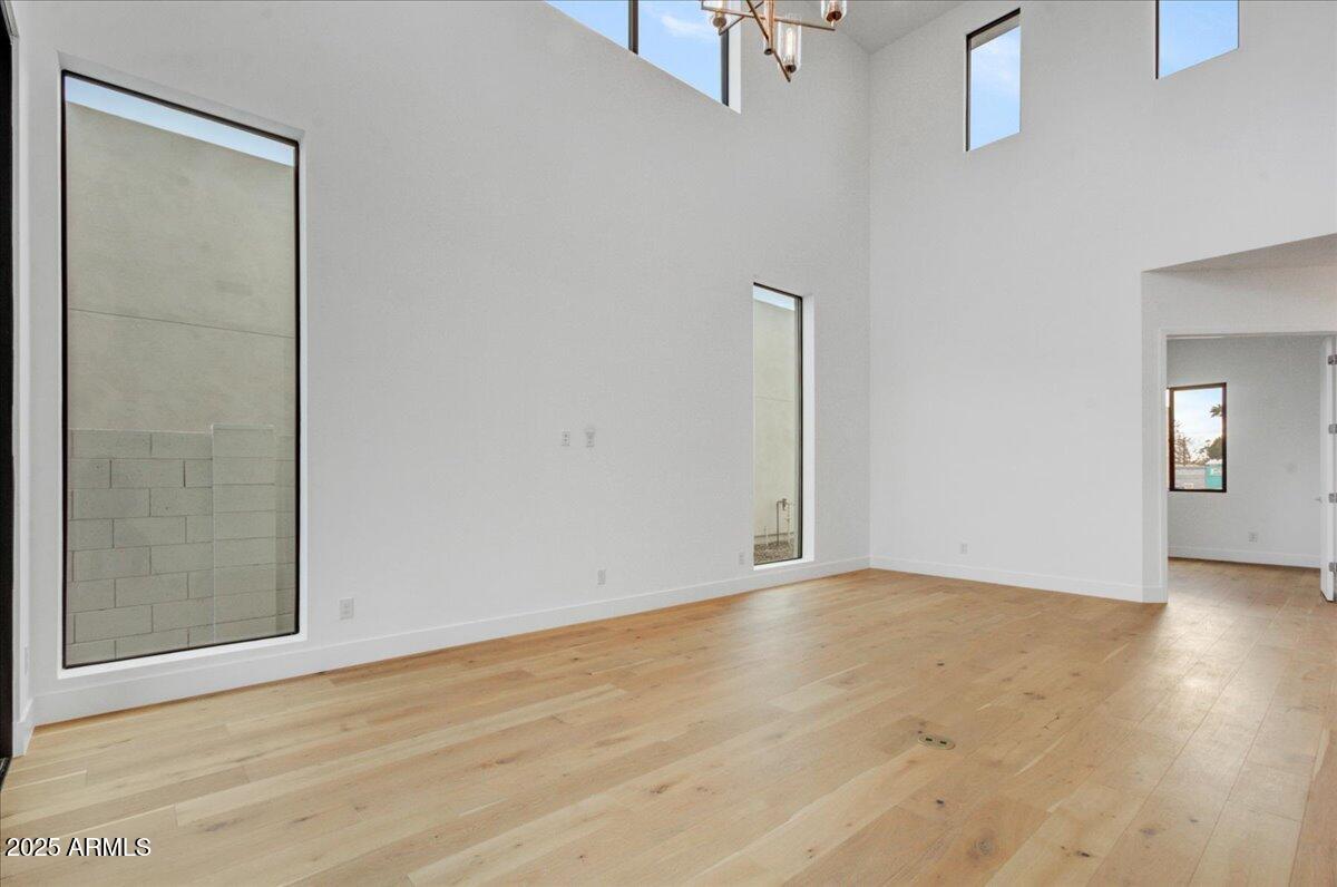 100 W NORTHERN Avenue 4