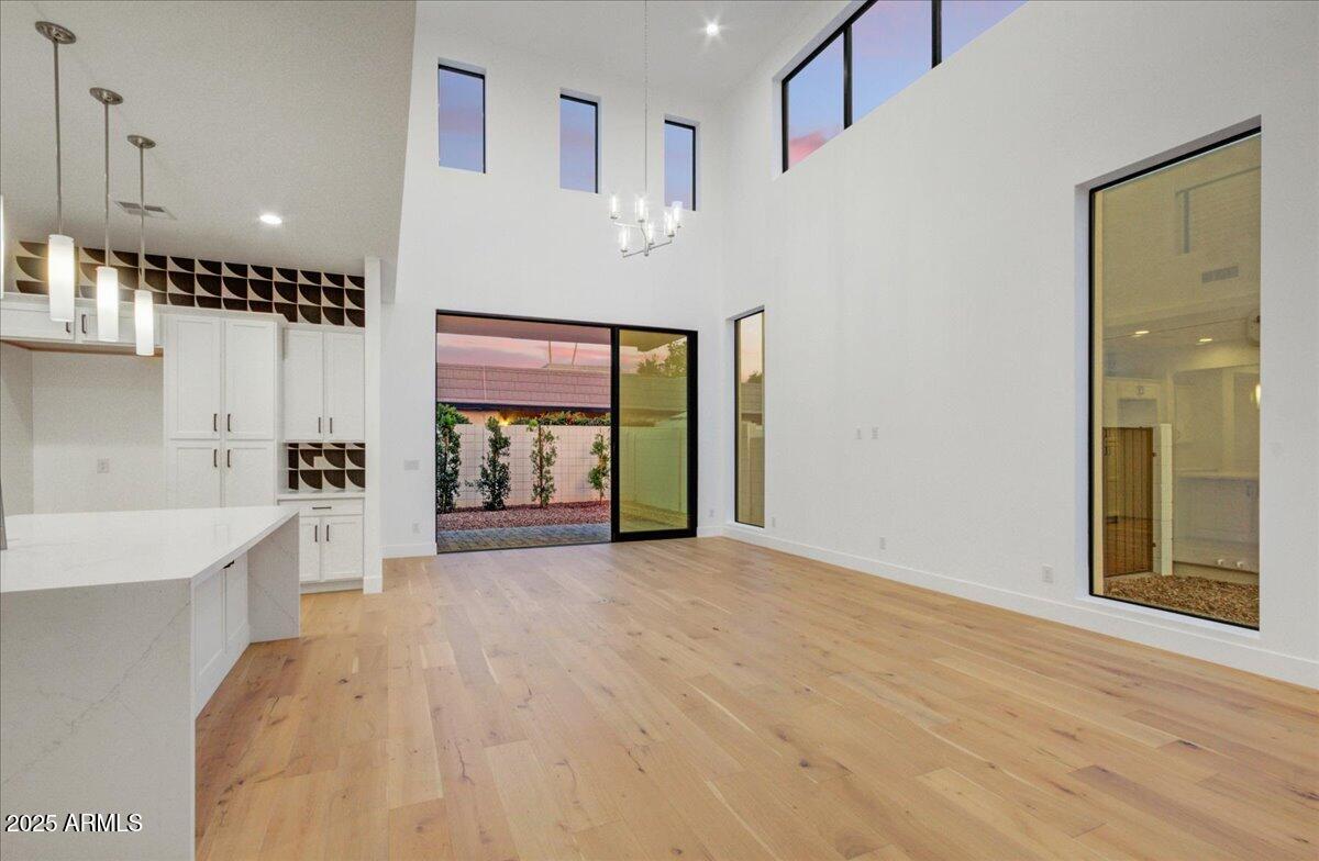 100 W NORTHERN Avenue 4