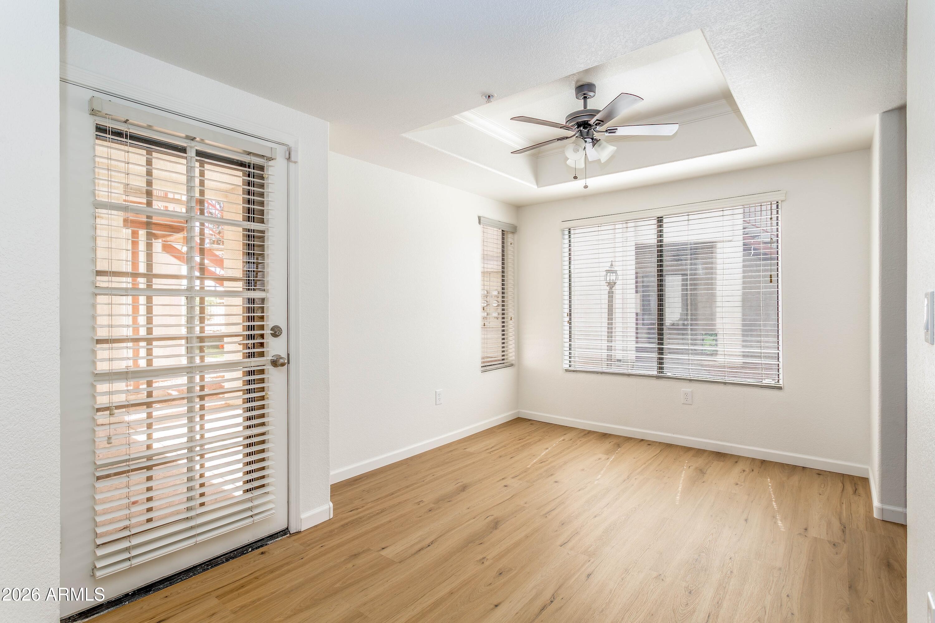 750 E NORTHERN Avenue 1052