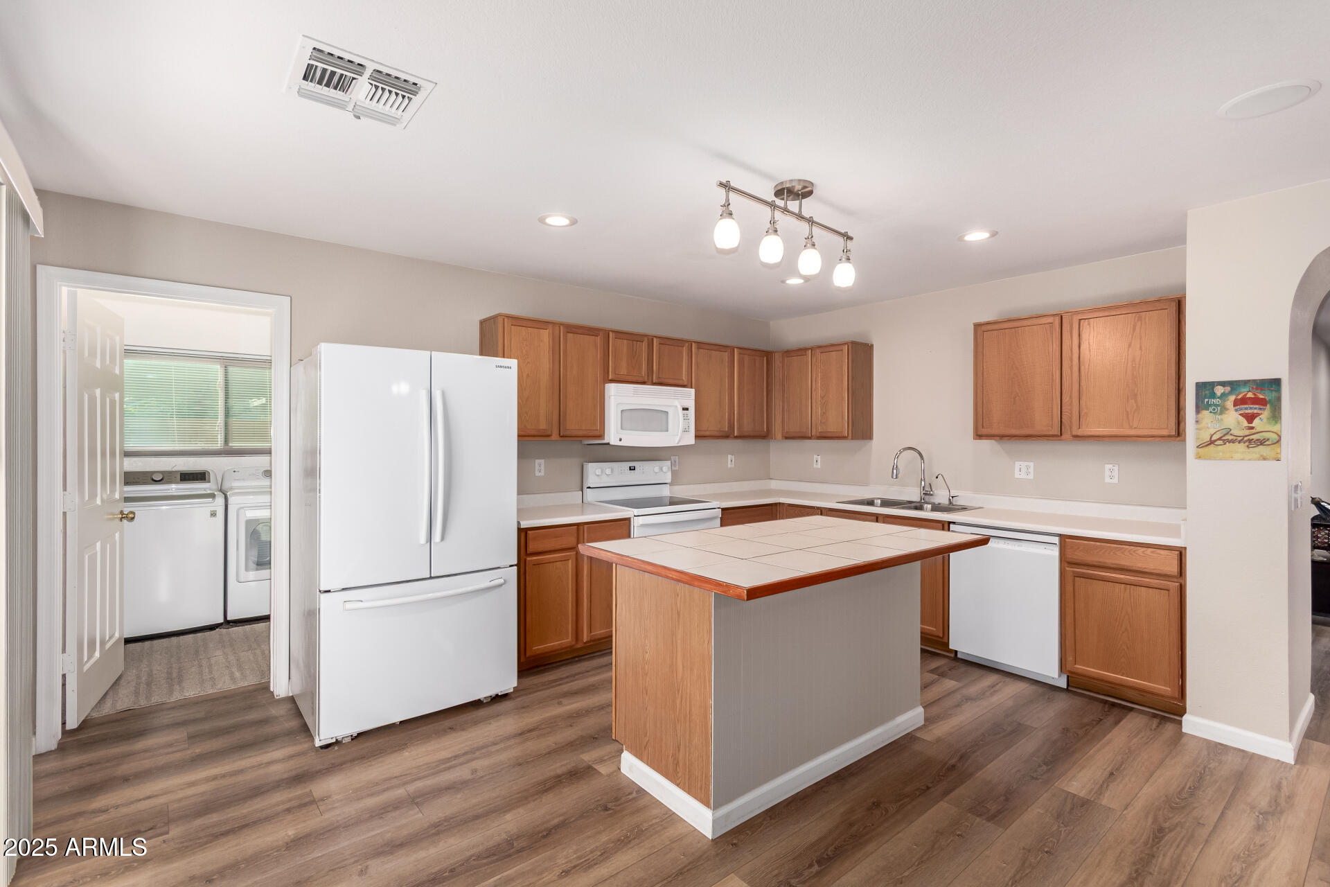 Surprise, Arizona 85374, United States, 3 Bedrooms Bedrooms, ,2 BathroomsBathrooms,Residential,Pending,237547