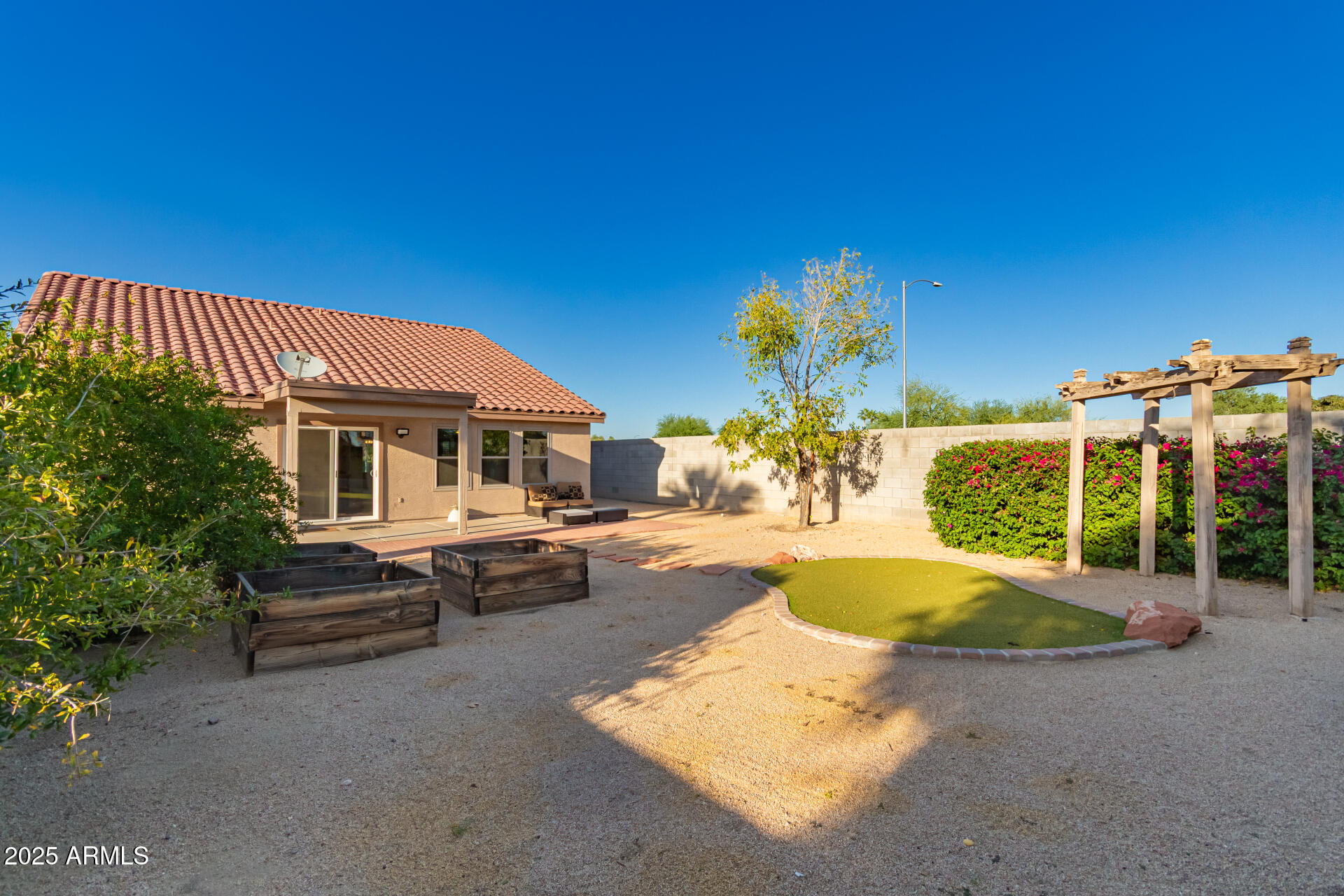 Surprise, Arizona 85374, United States, 3 Bedrooms Bedrooms, ,2 BathroomsBathrooms,Residential,Pending,237547