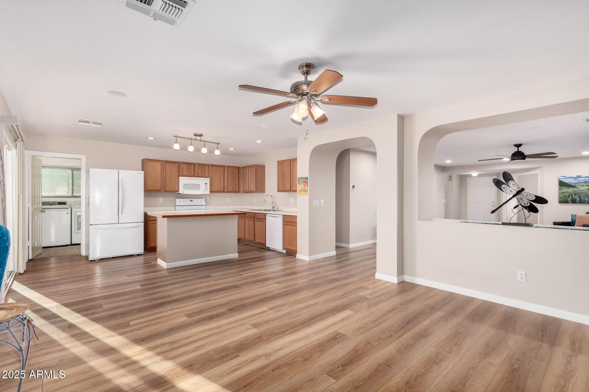 Surprise, Arizona 85374, United States, 3 Bedrooms Bedrooms, ,2 BathroomsBathrooms,Residential,Pending,237547