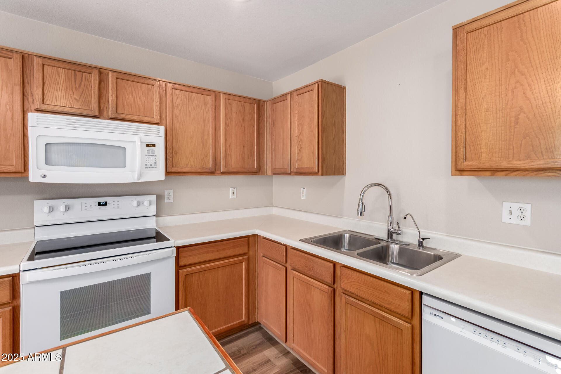 Surprise, Arizona 85374, United States, 3 Bedrooms Bedrooms, ,2 BathroomsBathrooms,Residential,Pending,237547