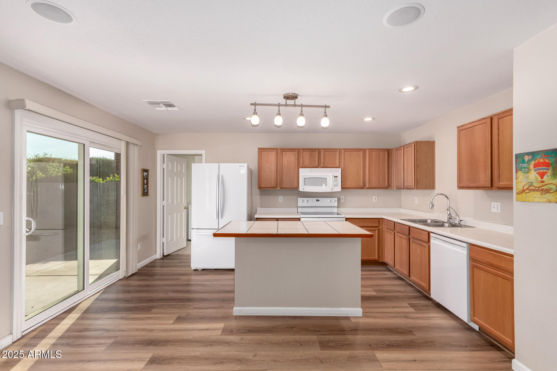 Surprise, Arizona 85374, United States, 3 Bedrooms Bedrooms, ,2 BathroomsBathrooms,Residential,Pending,237547