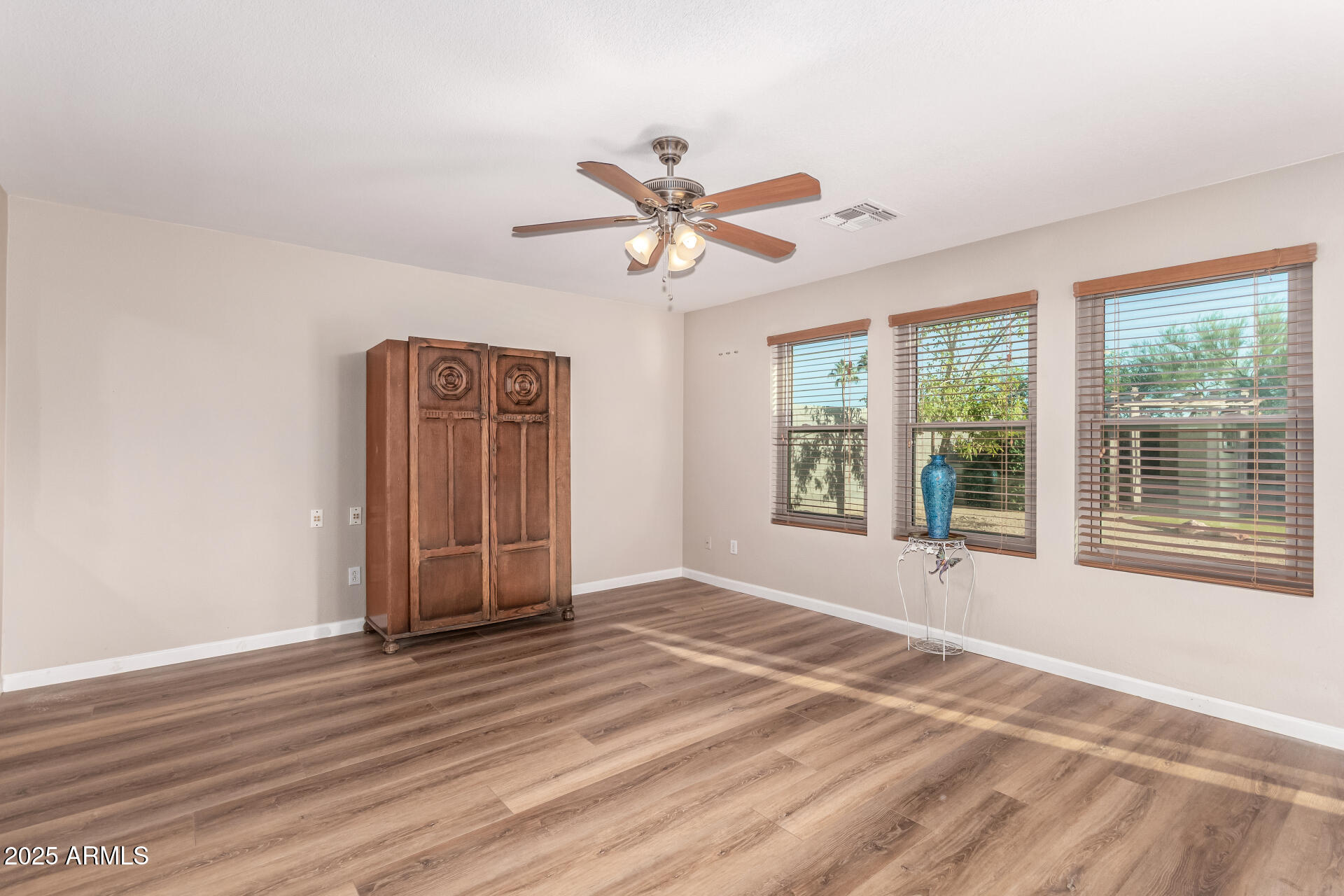 Surprise, Arizona 85374, United States, 3 Bedrooms Bedrooms, ,2 BathroomsBathrooms,Residential,Pending,237547