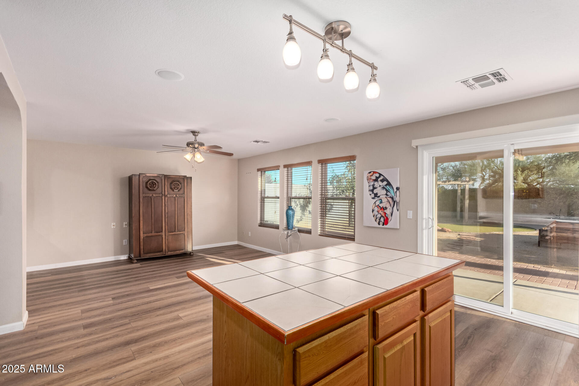 Surprise, Arizona 85374, United States, 3 Bedrooms Bedrooms, ,2 BathroomsBathrooms,Residential,Pending,237547