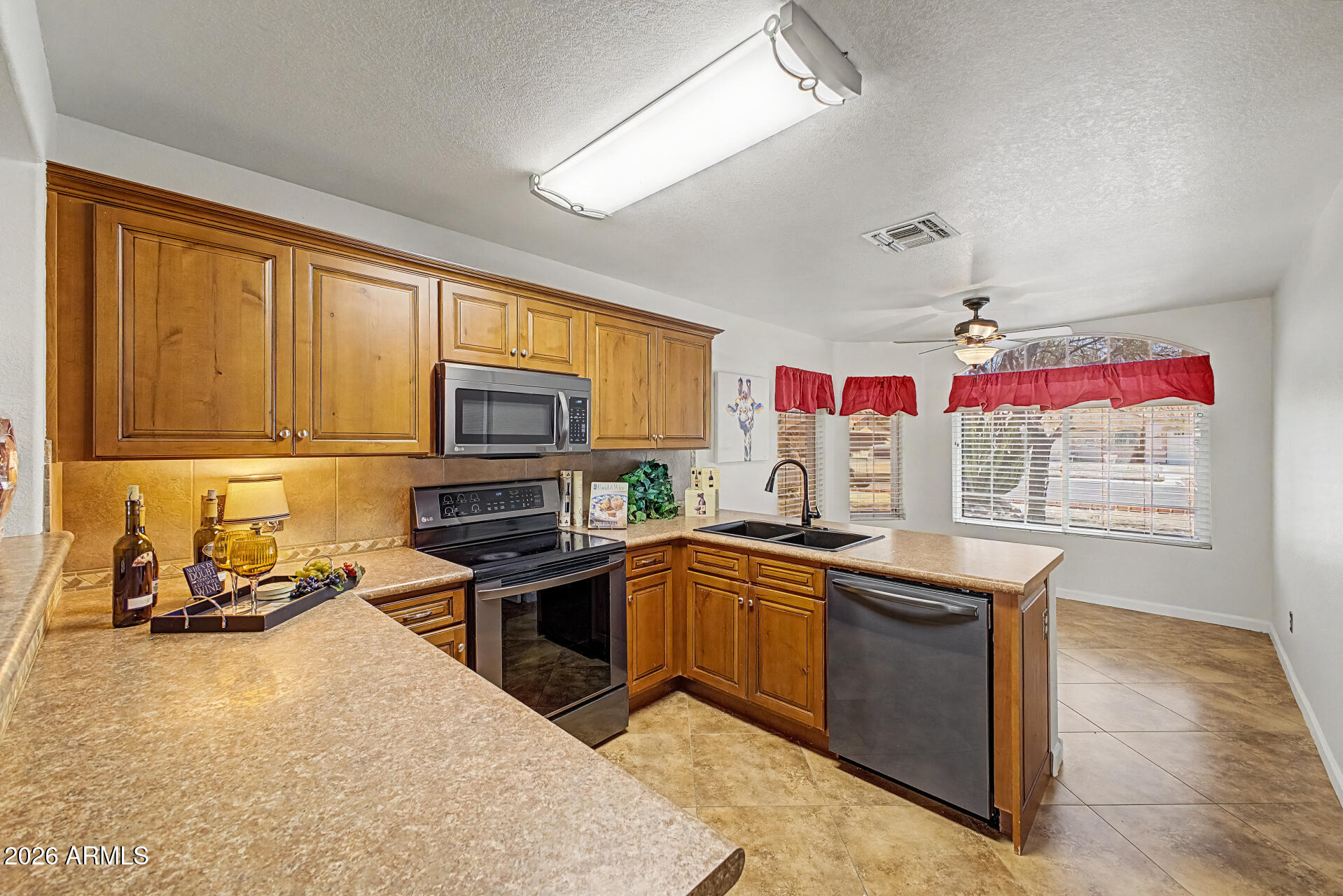 6138 W PARADISE Lane