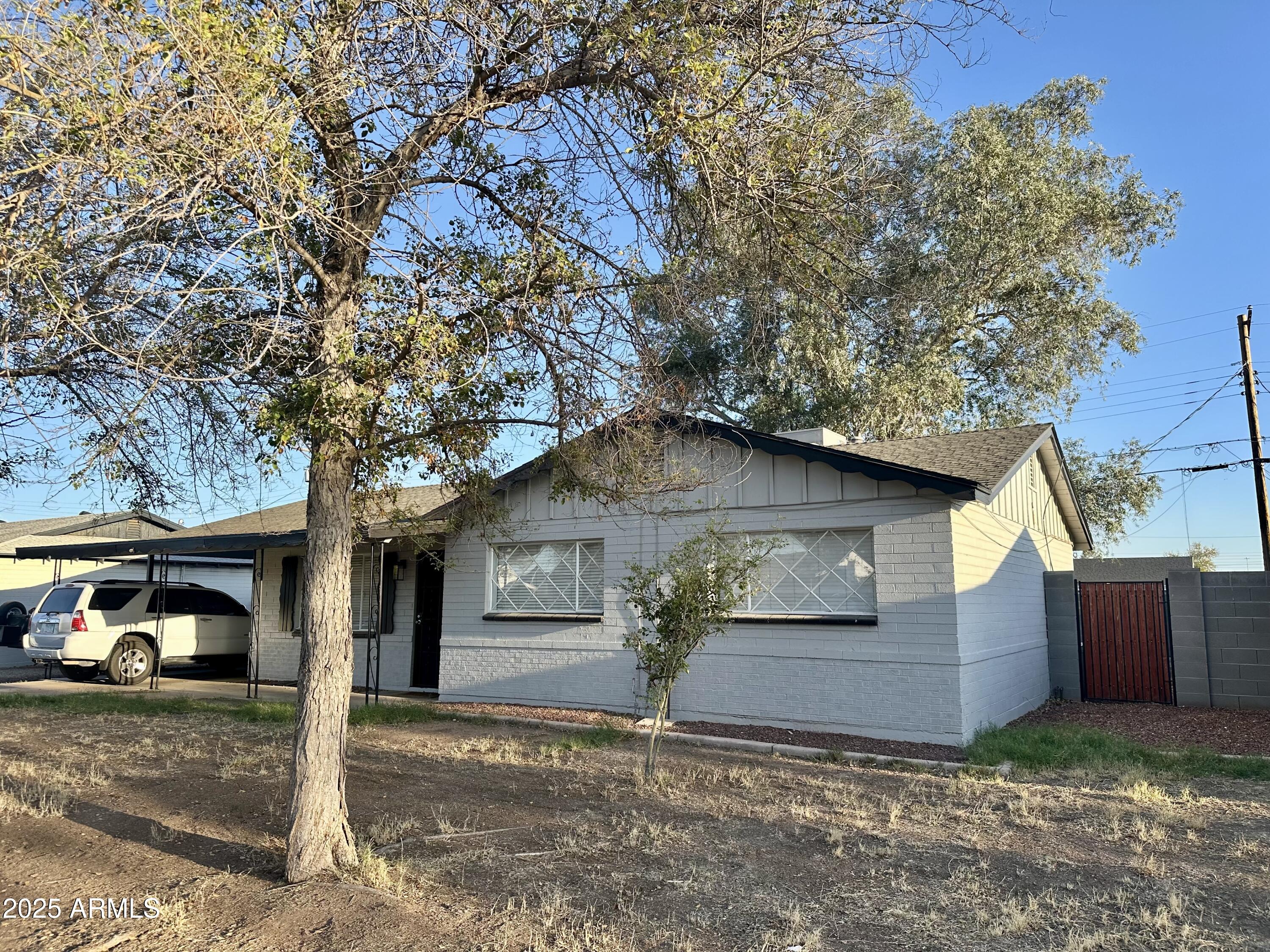 2445 W DIANA Avenue