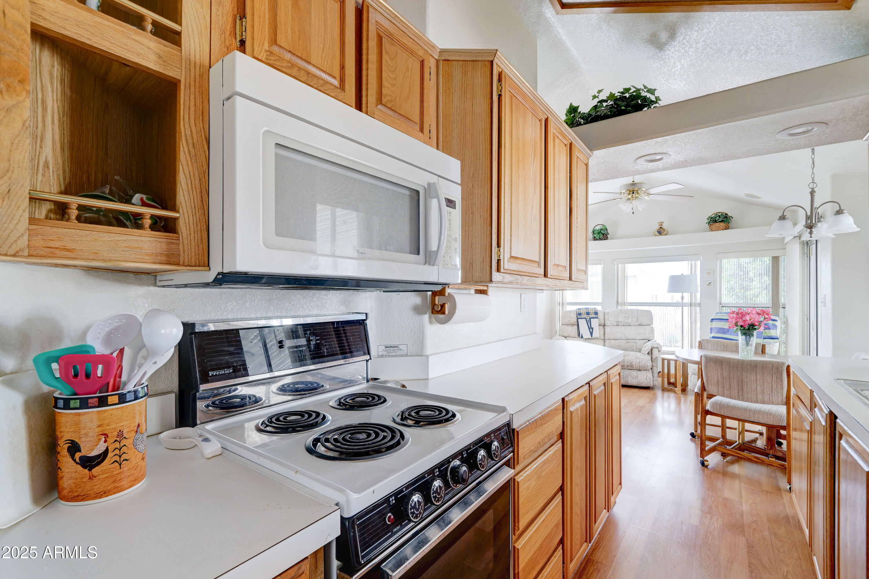 111 S GREENFIELD Road 552