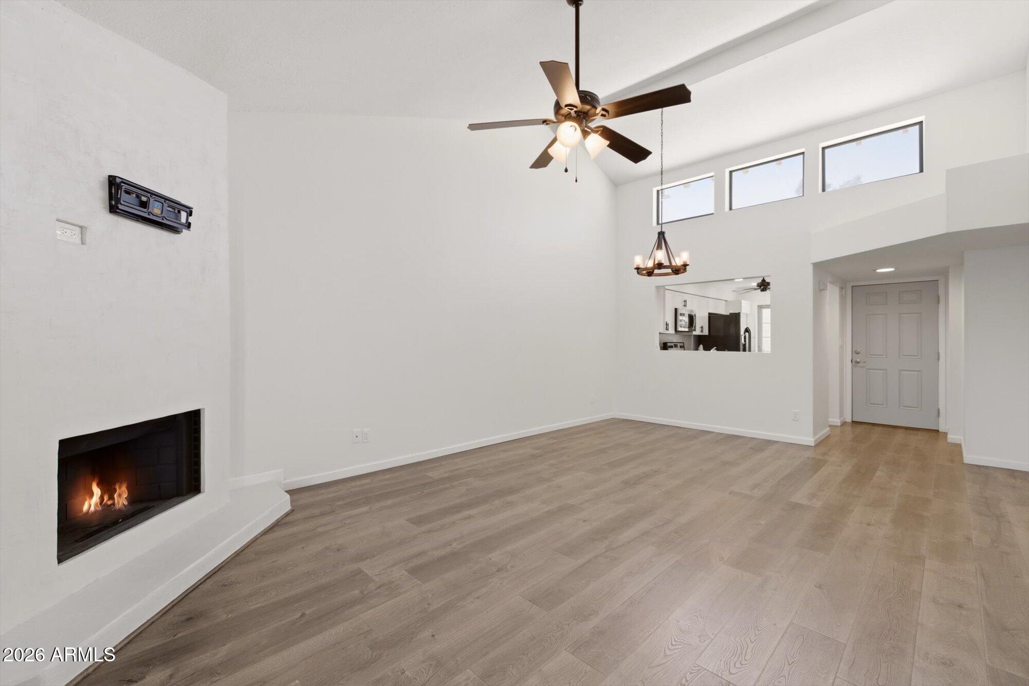 5142 E EDGEMONT Avenue