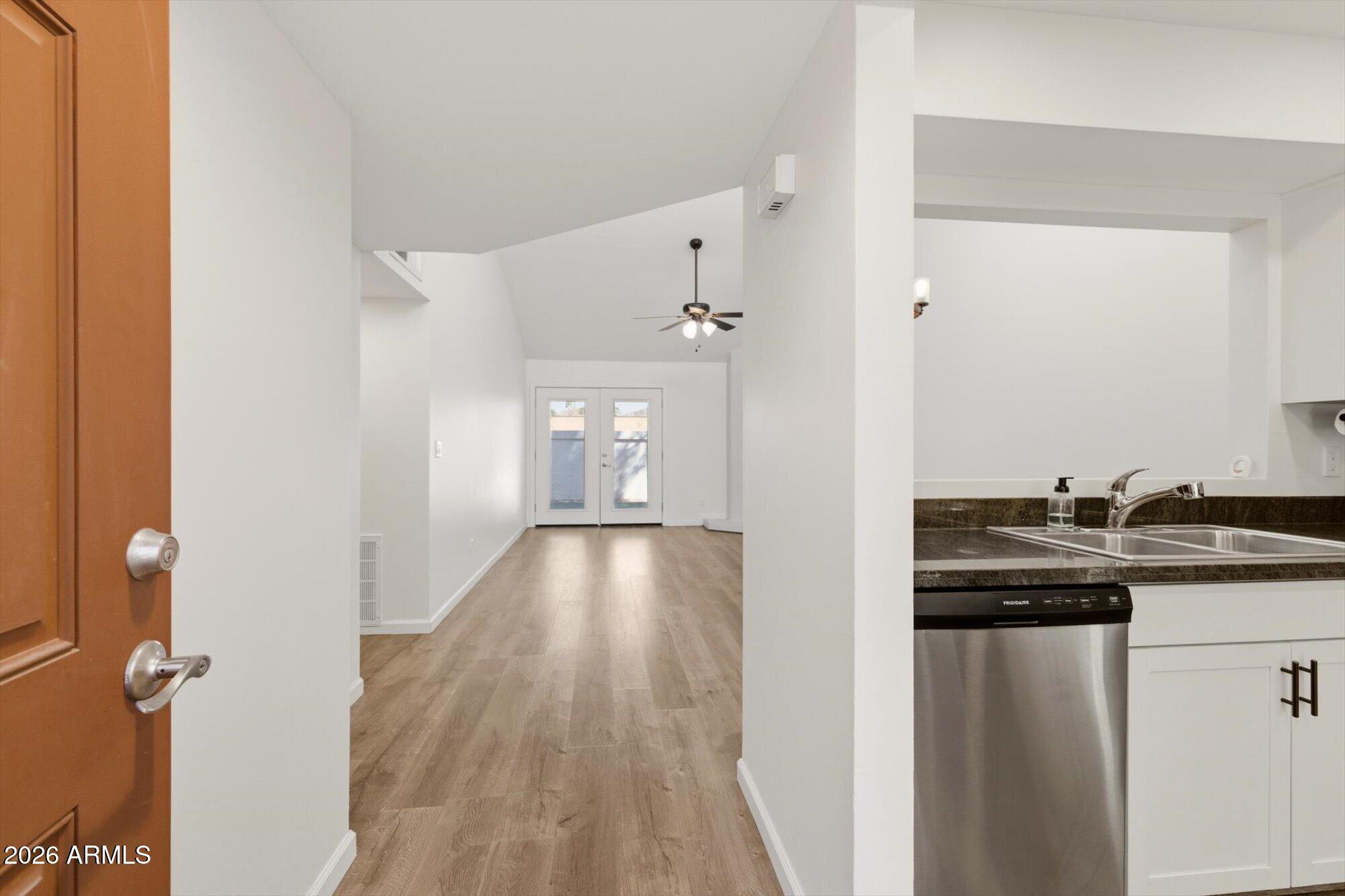 5142 E EDGEMONT Avenue