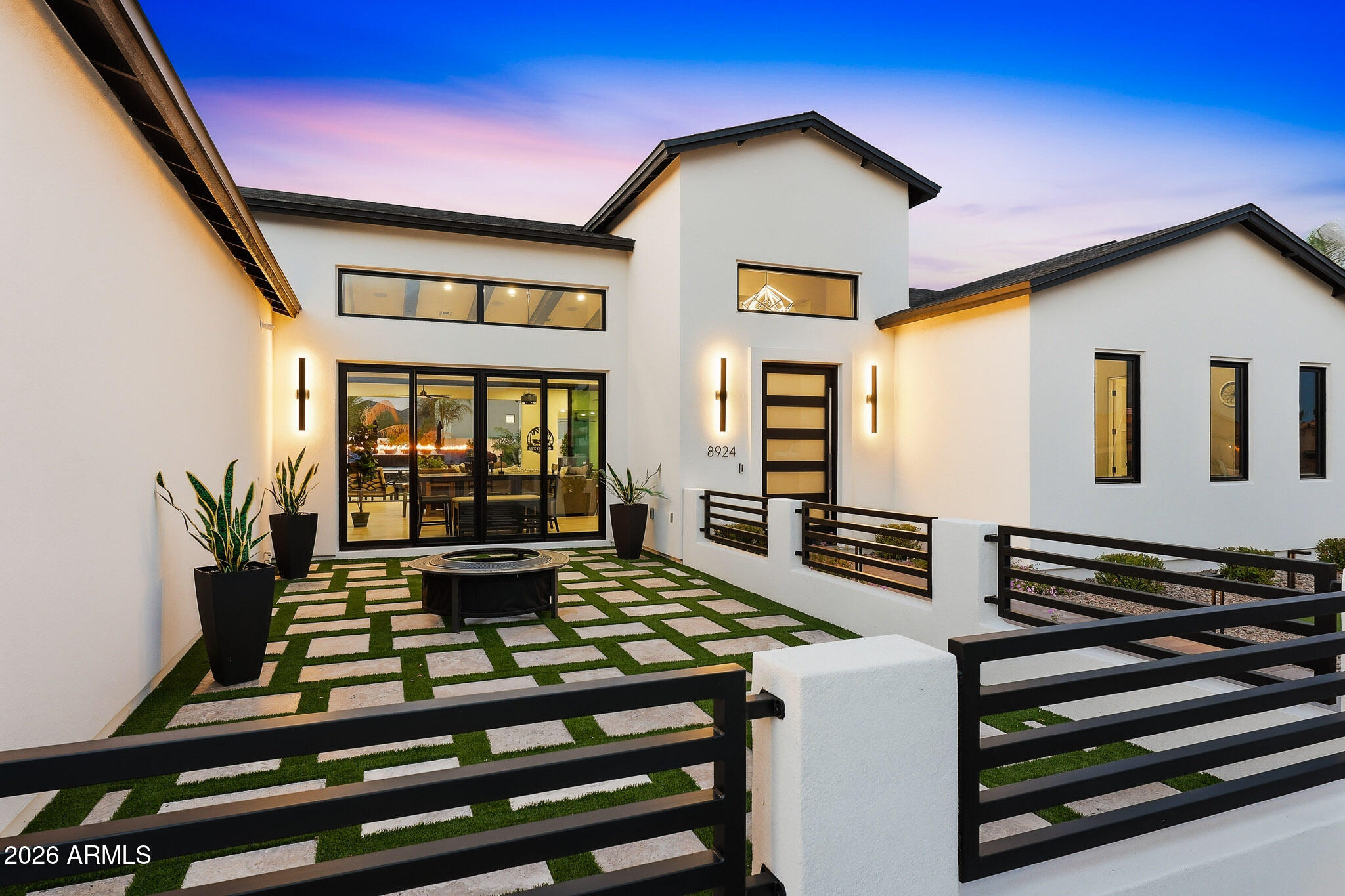 8924 W PATRICK Lane 8424 w