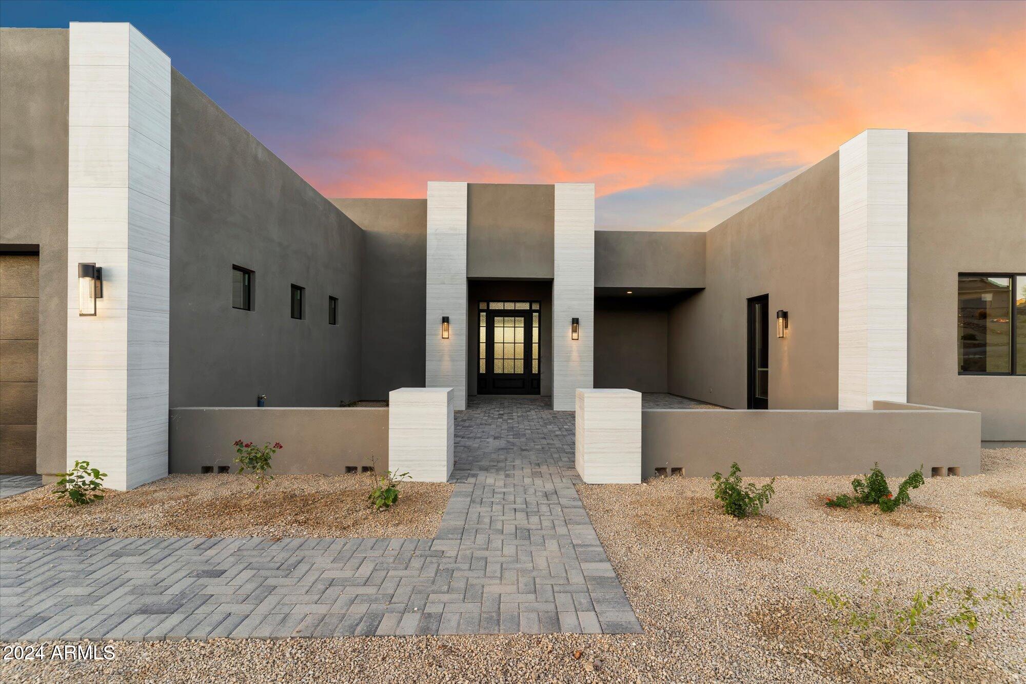 256 E TUMBLEWEED Drive
