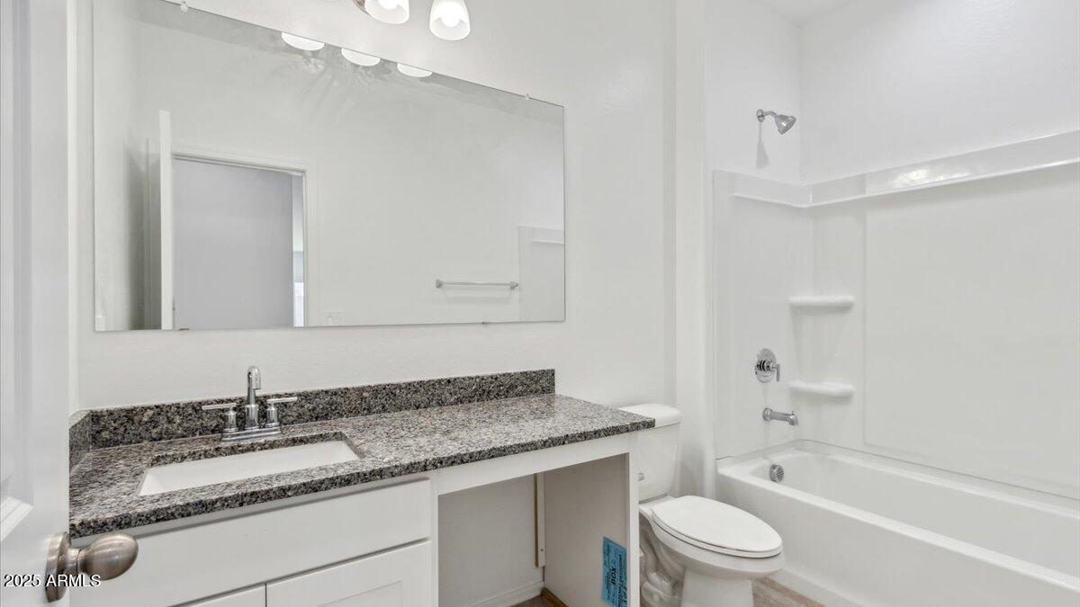 2117 W SIMONE Avenue