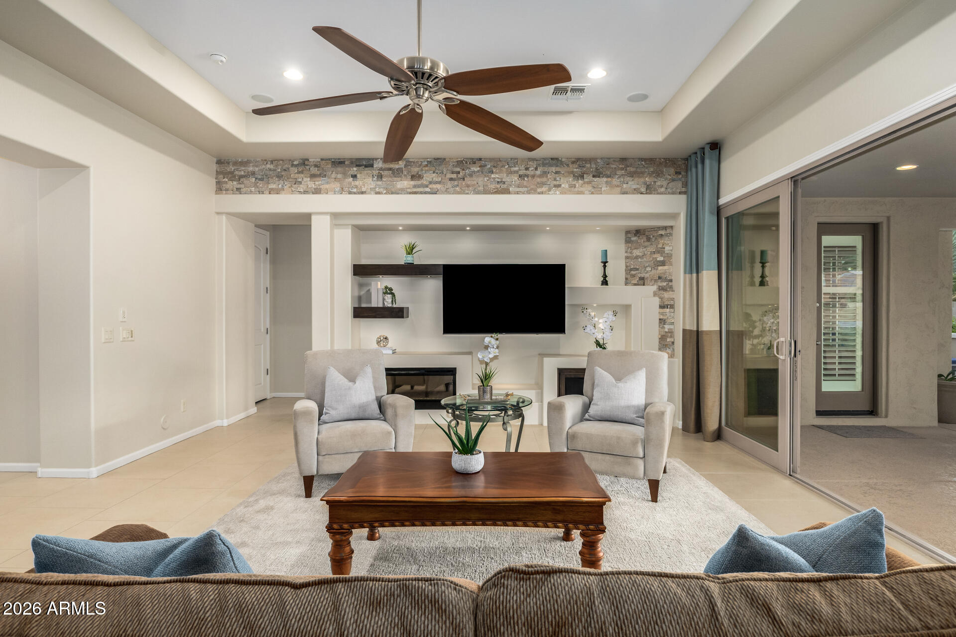 16748 W HOLLY Street