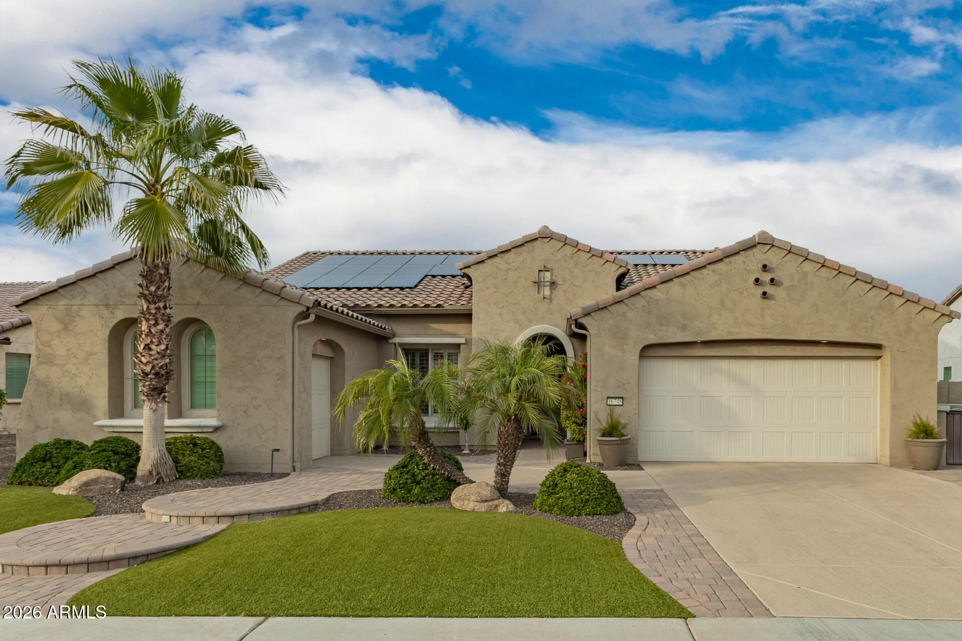 16748 W HOLLY Street