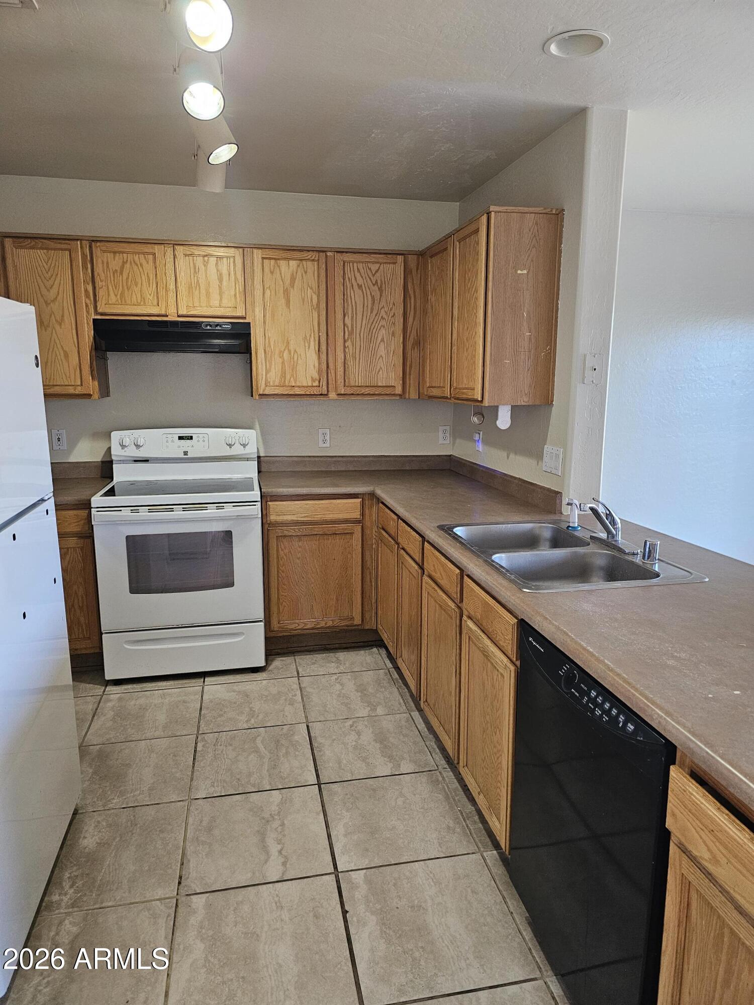 11108 W DEVONSHIRE Avenue