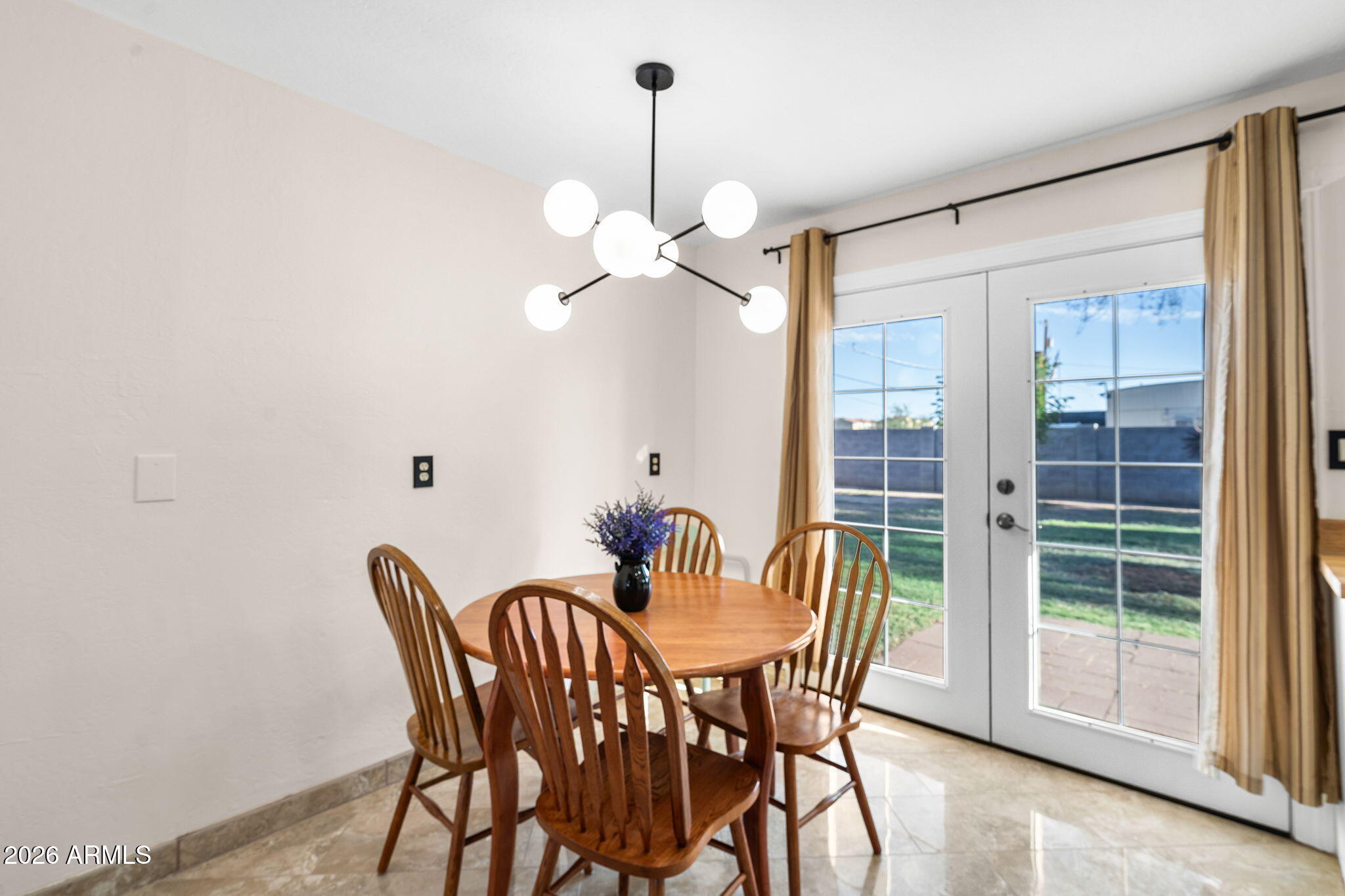 2827 W FOOTHILL Drive