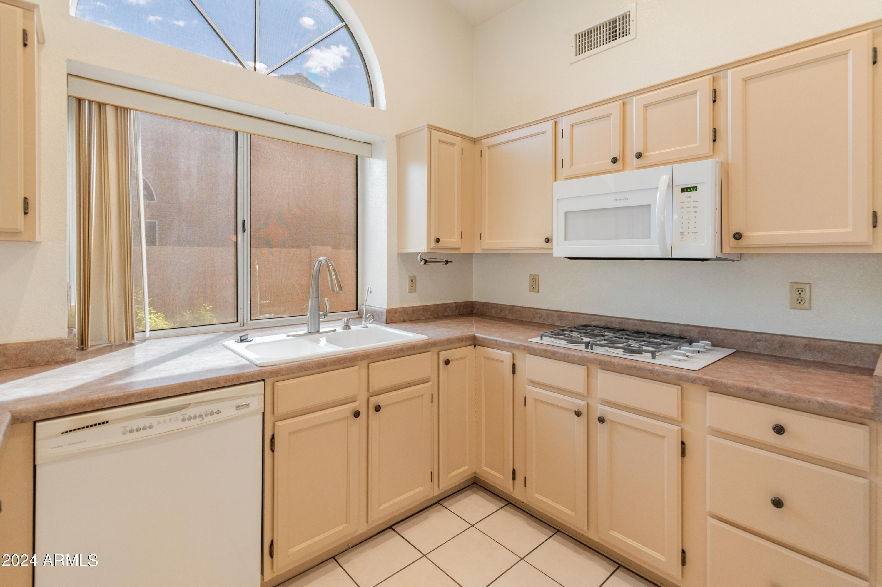 Peoria, Arizona 85382, United States, 2 Bedrooms Bedrooms, ,2 BathroomsBathrooms,Residential,Active,38202