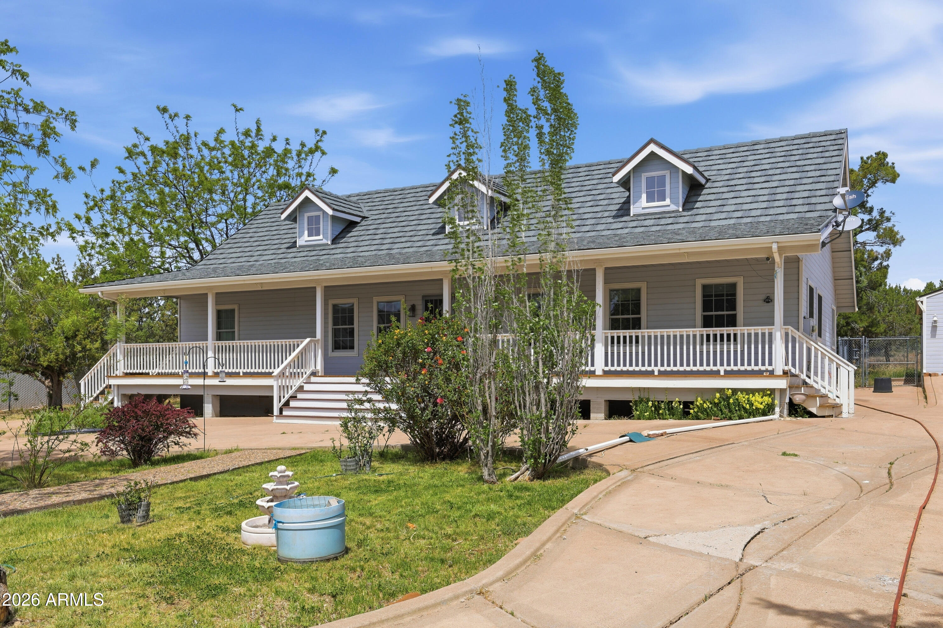 2404 W PALMER Drive
